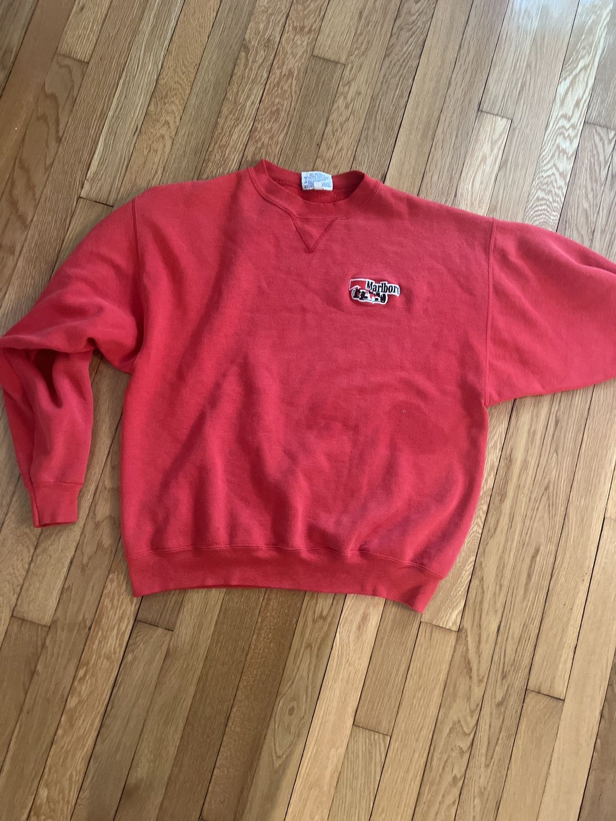 Marlboro × Marlboro Unlimited × Vintage vintage red marlboro racecar crewneck y2k baggy Size US XL / EU 56 / 4 - 1 Thumbnail