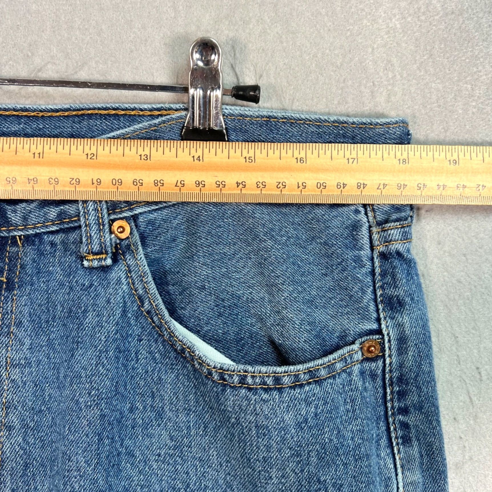 Levi's VINTAGE Levi's Jeans Regular 505 Men's Jeans Adult Medium Blue 36x32 Denim 5-Pocket Modern Classic Men’s Jeans Size US 36 / EU 52 - 6 Thumbnail