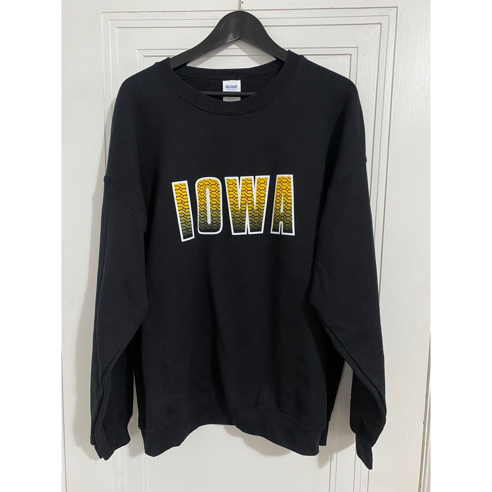 Gildan University of Iowa Hawkeyes Crewneck Sweatshirt Size XL Size US XL / EU 56 / 4 - 1 Thumbnail