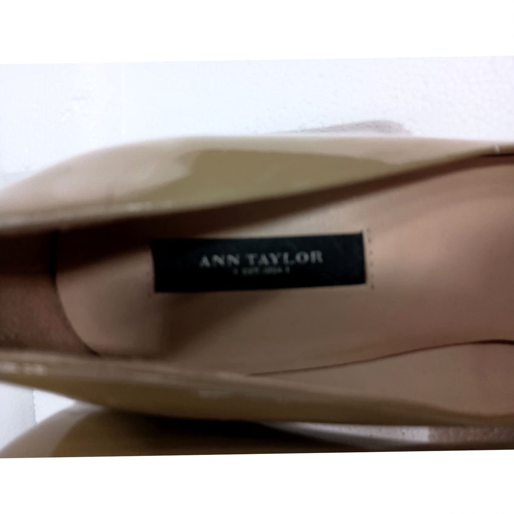 Ann Taylor Ann Taylor Pumps Womens 8.5 Tan Patent Leather Round Toe Stiletto Heels Classic Pump Size US 9 / IT 39 - 4 Thumbnail