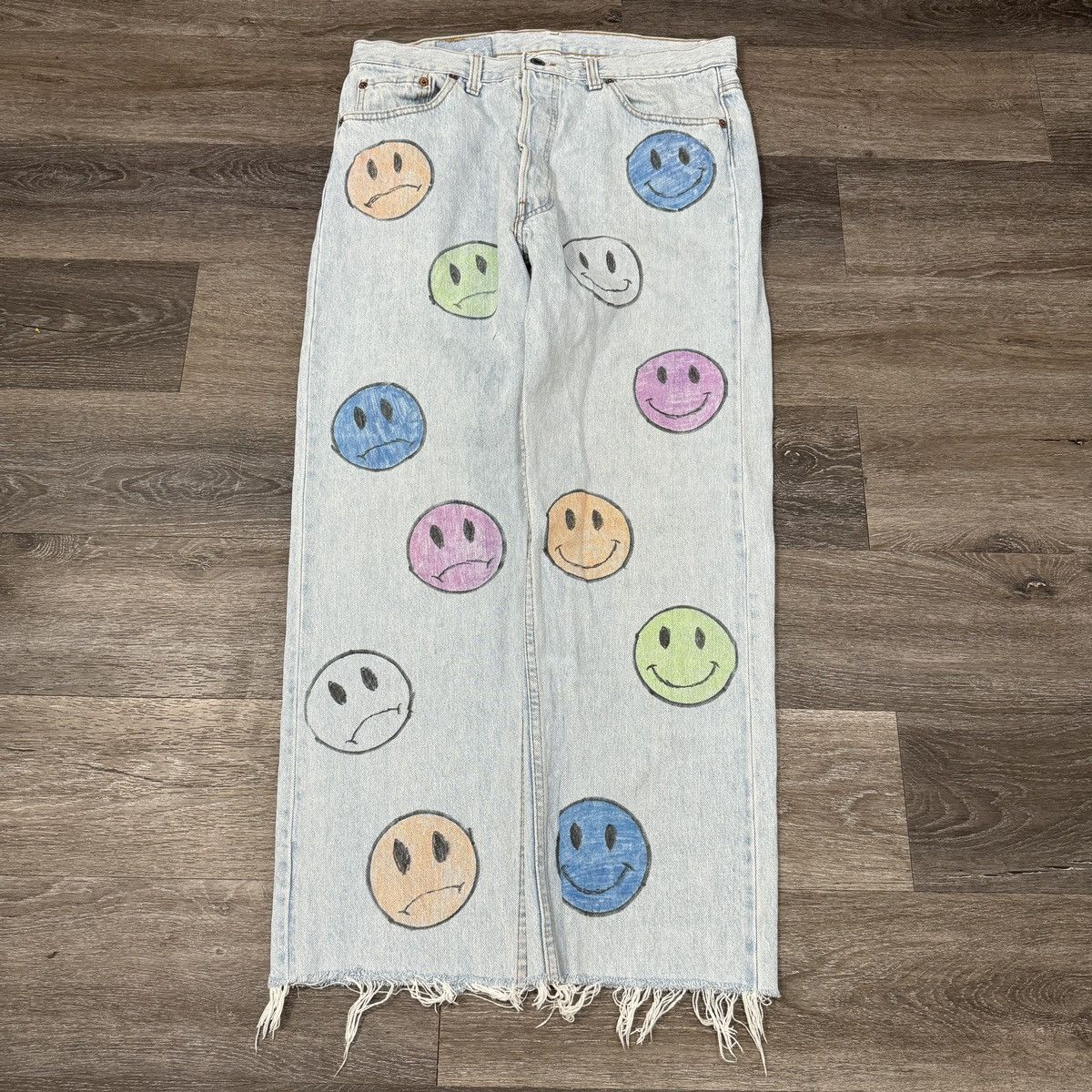 Levi's × Vintage Vintage 80s Levi’s 501 button fly smiley face custom jeans Size US 34 / EU 50 - 1 Thumbnail