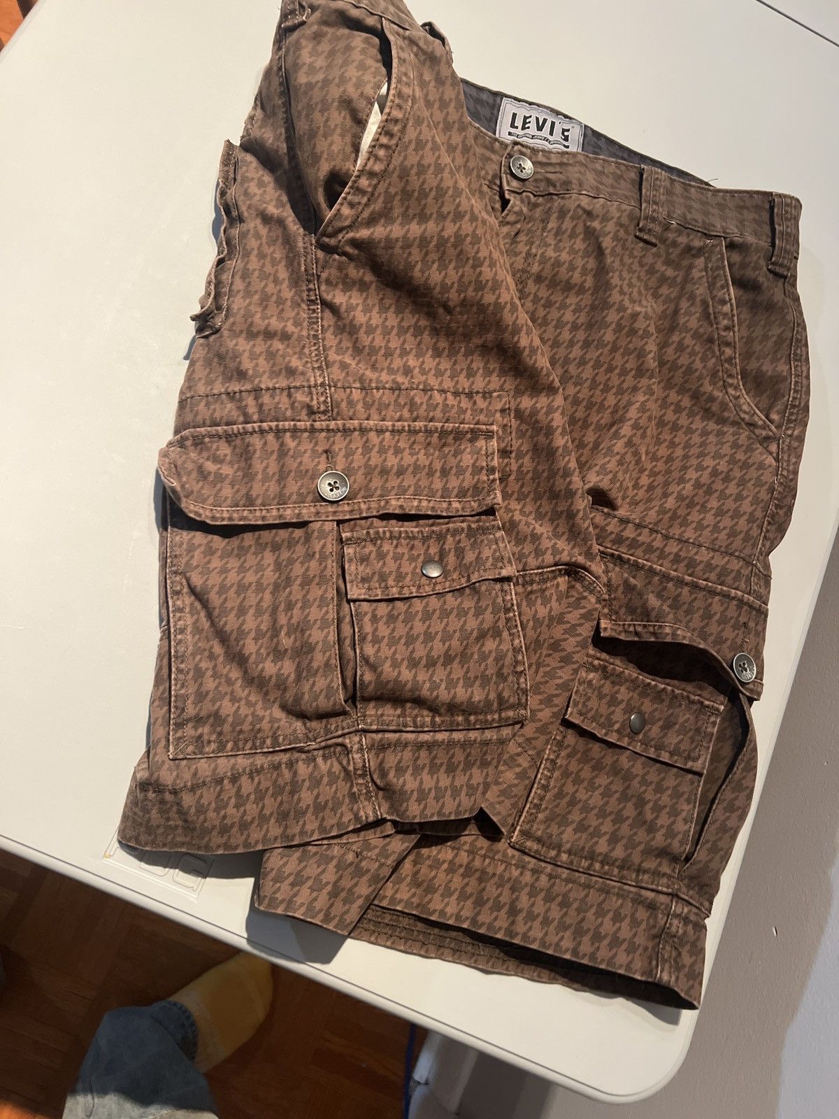 Levi's Vintage Clothing levi silver tab cargo shorts savannah Size US 38 / EU 54 - 4 Thumbnail