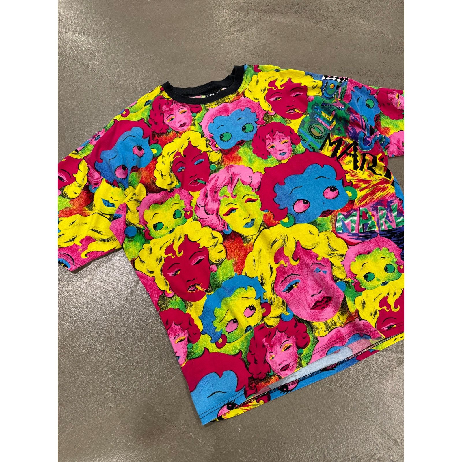 Versace 1991 Versace jeans Couture "Betty Boop and Marilyn Monroe" Size US XL / EU 56 / 4 - 2 Thumbnail