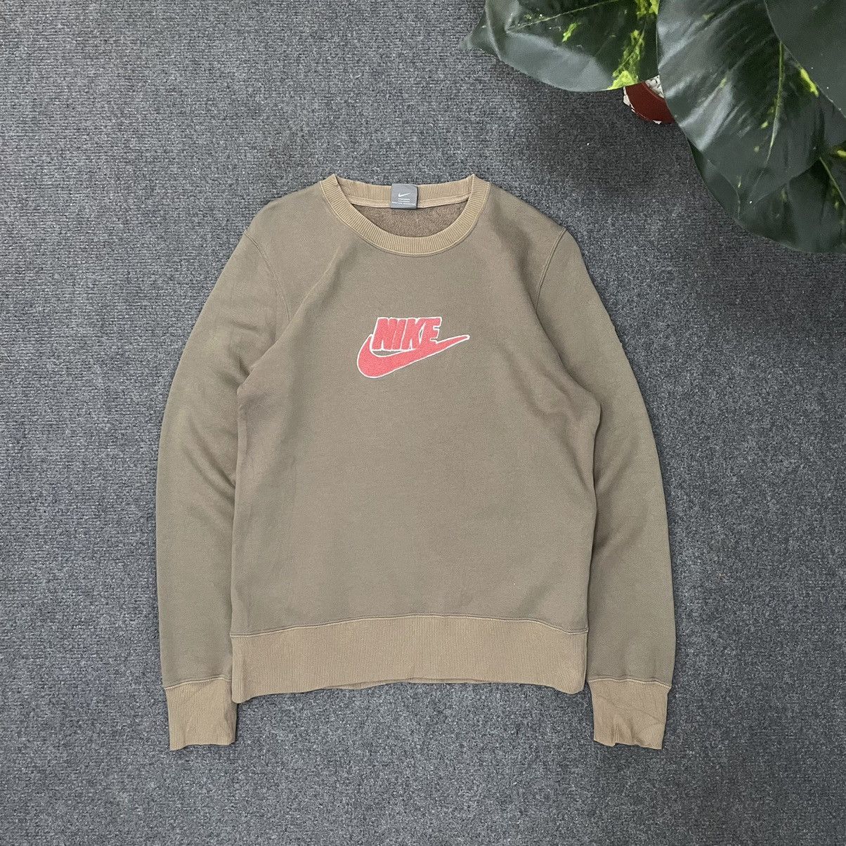 Nike × Vintage Vintage 2000s Nike Carpet Logo Women Crewneck Travis Style Size S / US 4 / IT 40 - 1 Thumbnail