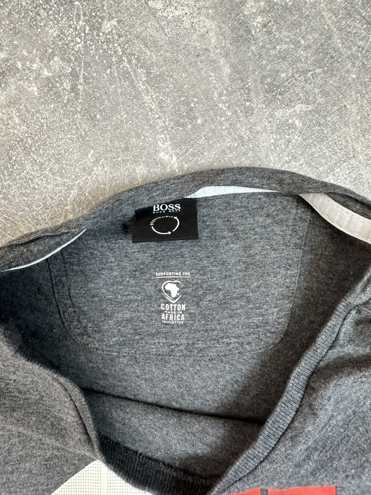Hugo Boss Hugo Boss Luxury Overprint Logo Tee Size US L / EU 52-54 / 3 - 6 Thumbnail