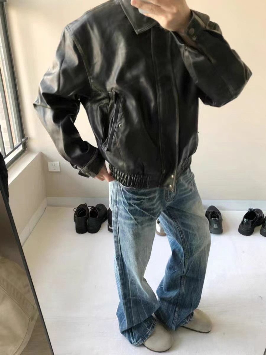 Street wash distressed lightning pleated micro-flared jeans