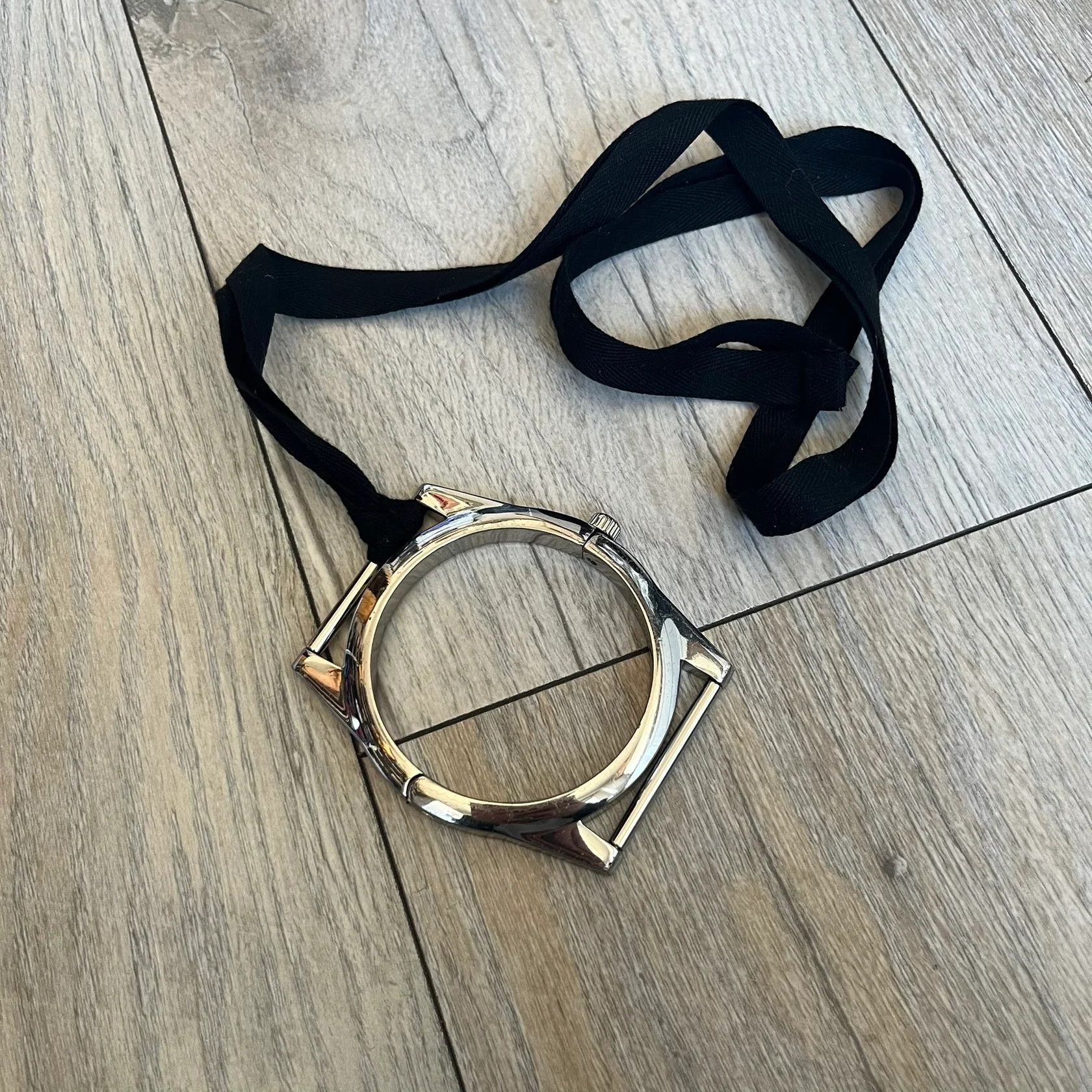 H&M × Maison Margiela Maison Margiela x H&M AW09 Enlarged Watch Frame Bracelet Size ONE SIZE - 3 Thumbnail