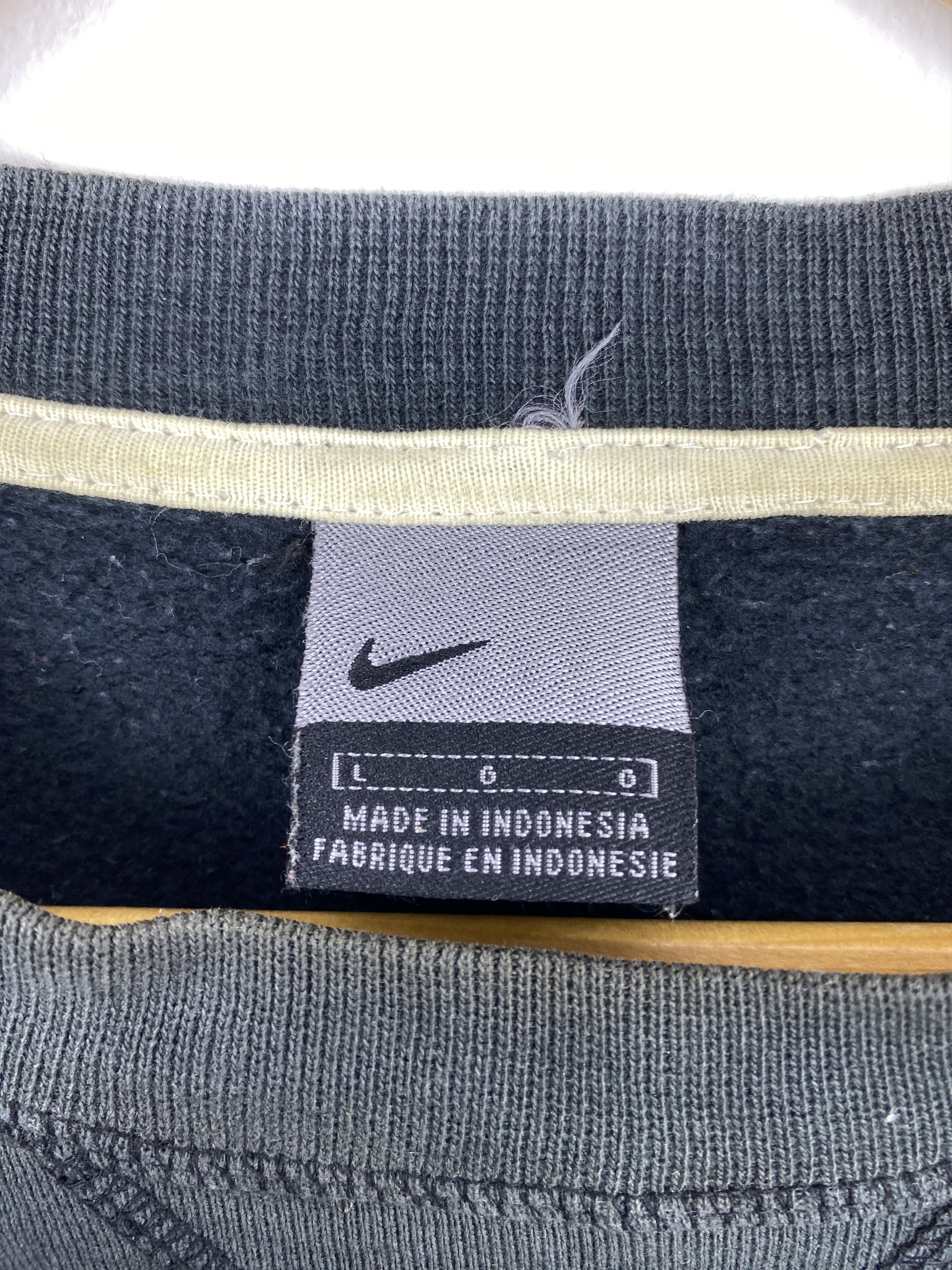Nike Vintage Nike Center Swoosh Faded Sweatshirt L BP0029 Size US L / EU 52-54 / 3 - 5 Thumbnail