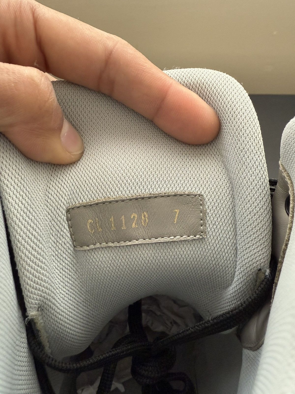 Louis Vuitton Louis Vuitton Trainer Sneaker by Virgil Abloh Size US 7 / EU 40 - 6 Thumbnail