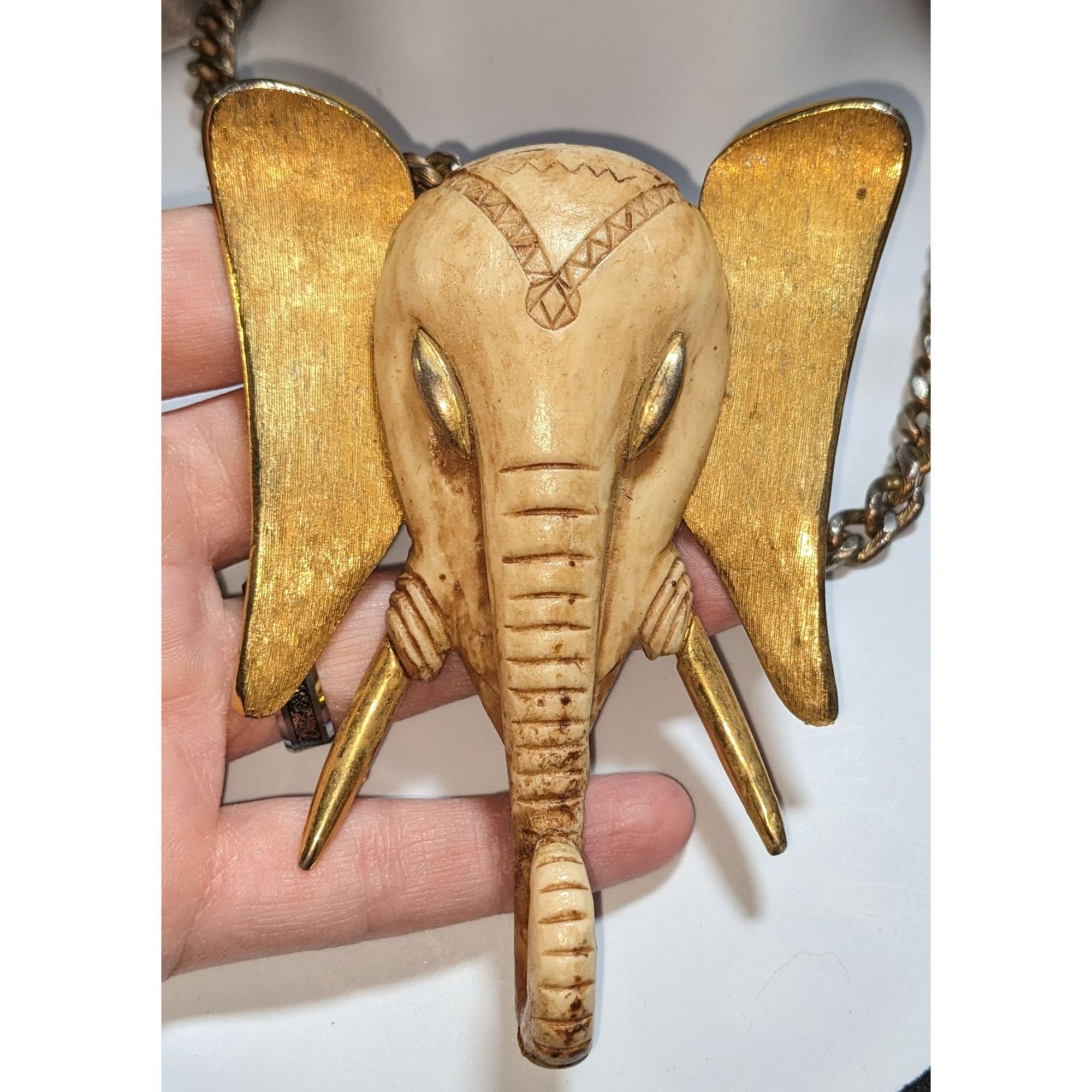 Discount RAZZA Elephant Necklace