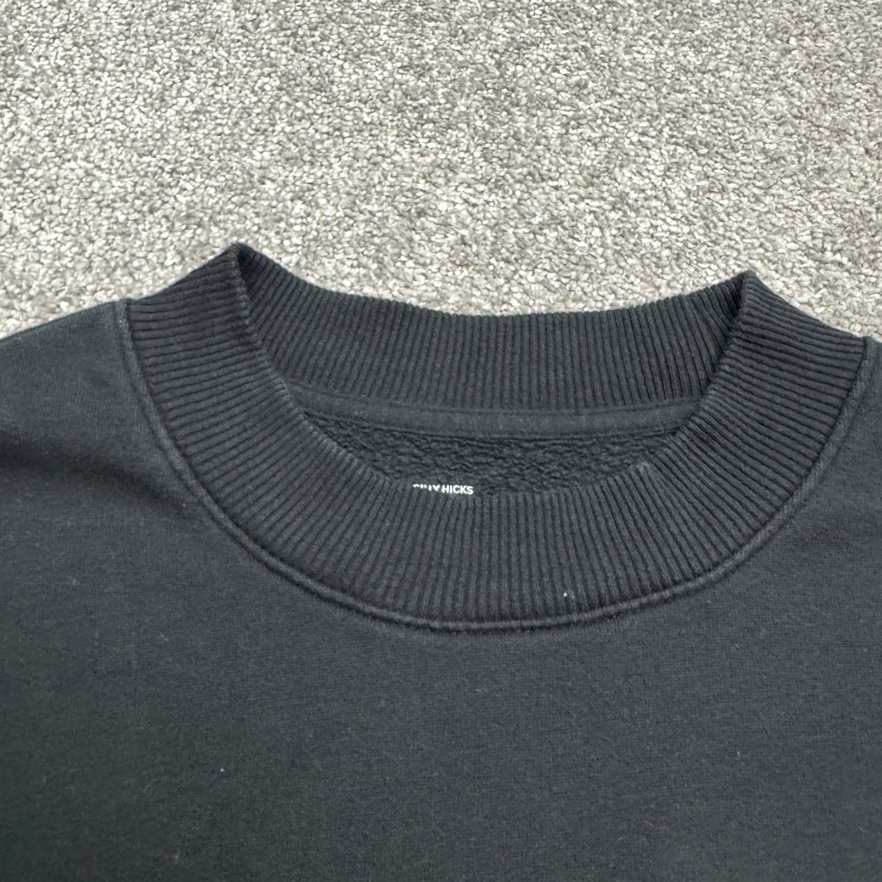 Vintage GILLY HICKS Sweatshirt Shirt Unisex Medium Black Crew Neck Fleece Smiley Pullover All Seasons Cadual Outdoor 90s Mens Womens Boys Girls Size US M / EU 48-50 / 2 - 4 Thumbnail