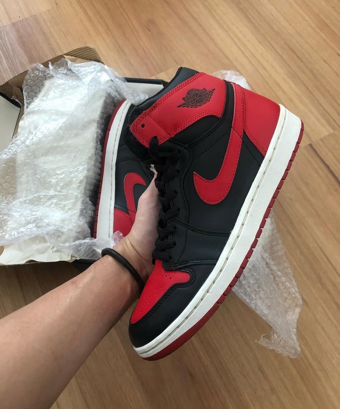 Jordan Brand 2001 Nike Air Jordan 1 - Bred Size US 9 / EU 42 - 1 Thumbnail