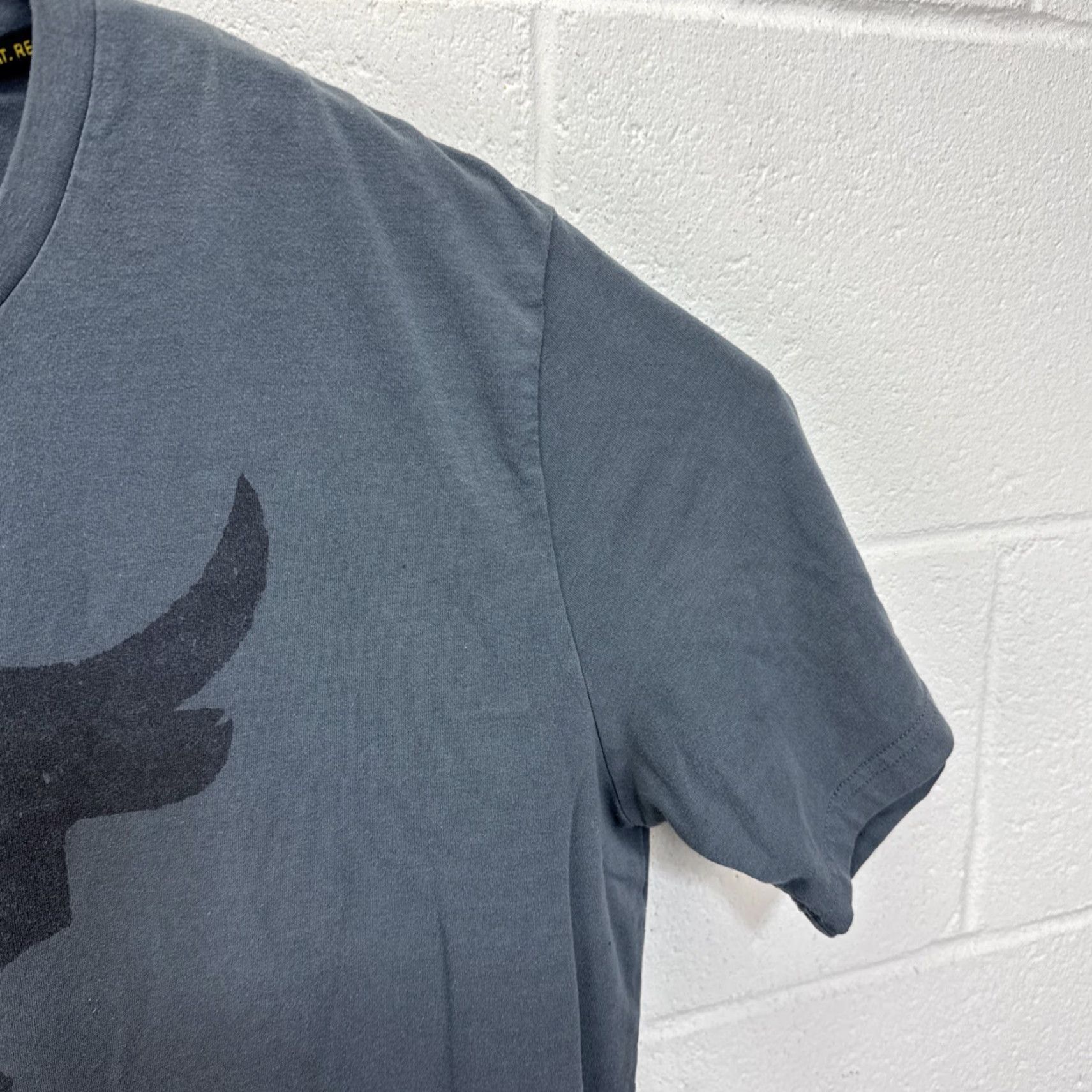 Under Armour Under Armour Project Rock Shirt Mens L Gray T-Shirt Graphic Print Bull Blood Sweat Respect Crew Neck Short Sleeve Relaxed Fit Size US L / EU 52-54 / 3 - 4 Thumbnail