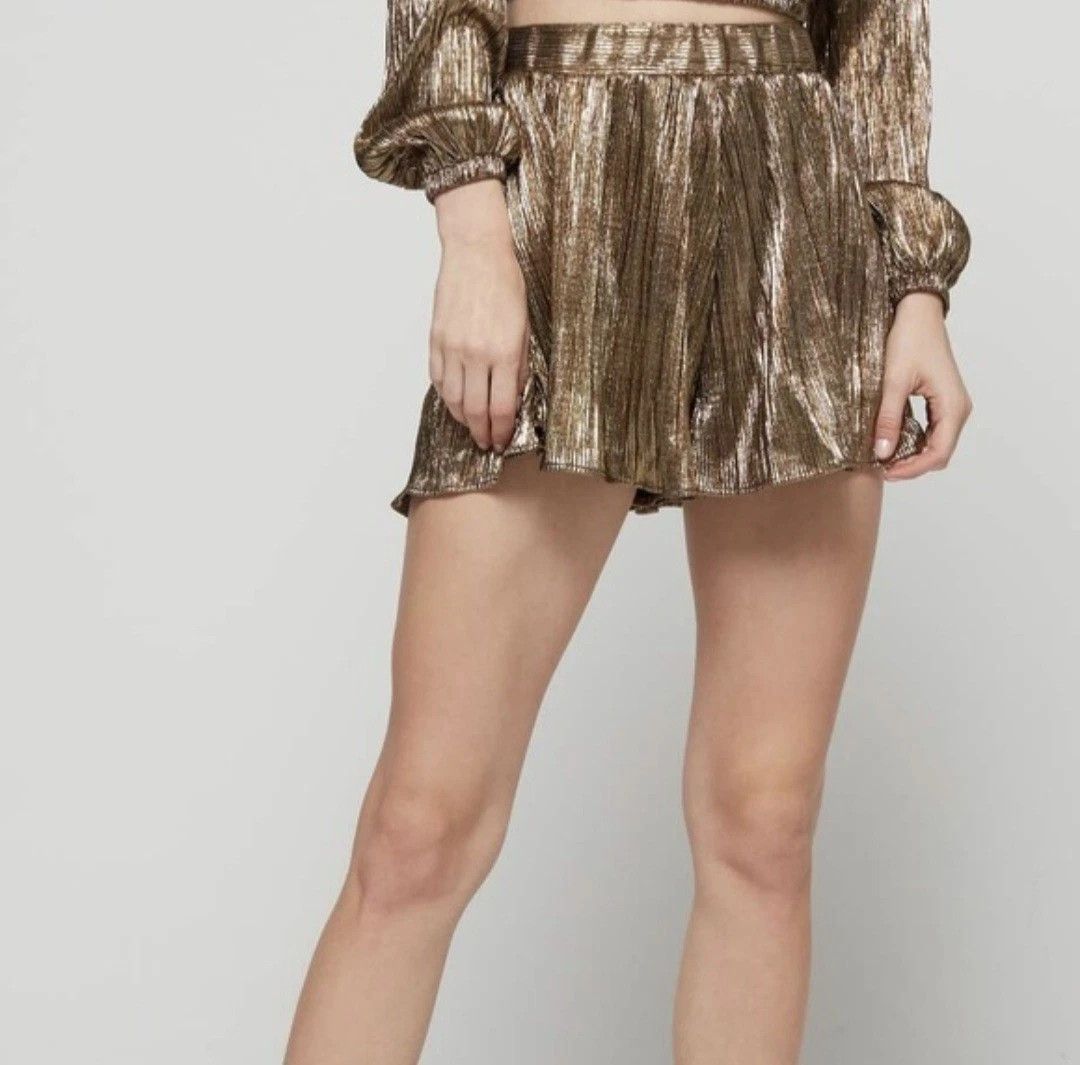 Show Me Your MuMu Show Me Your MUMU Skort Carlos Lame Swing Shorts Pleated XS Size 23" - 1 Thumbnail