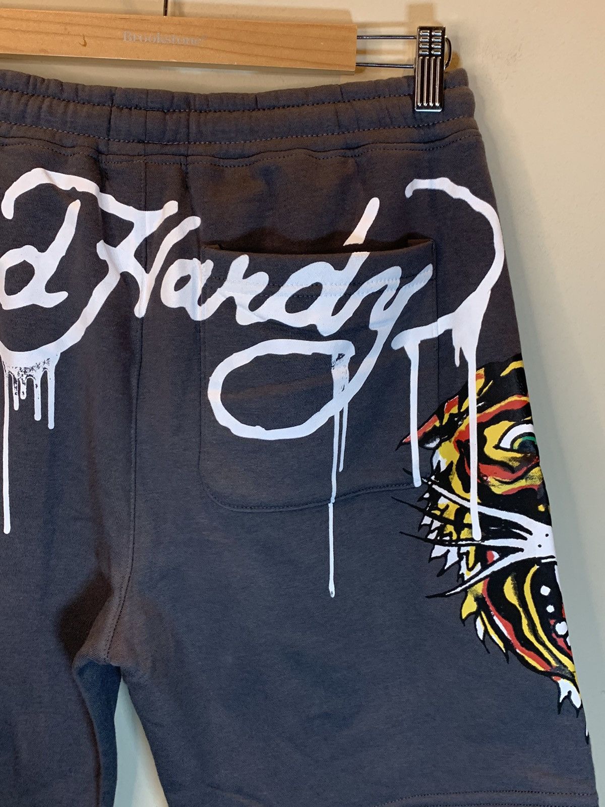 Ed Hardy *RARE* Ed Hardy Tiger Script Tattoo Print AOP Sweat Shorts Size US 30 / EU 46 - 5 Thumbnail