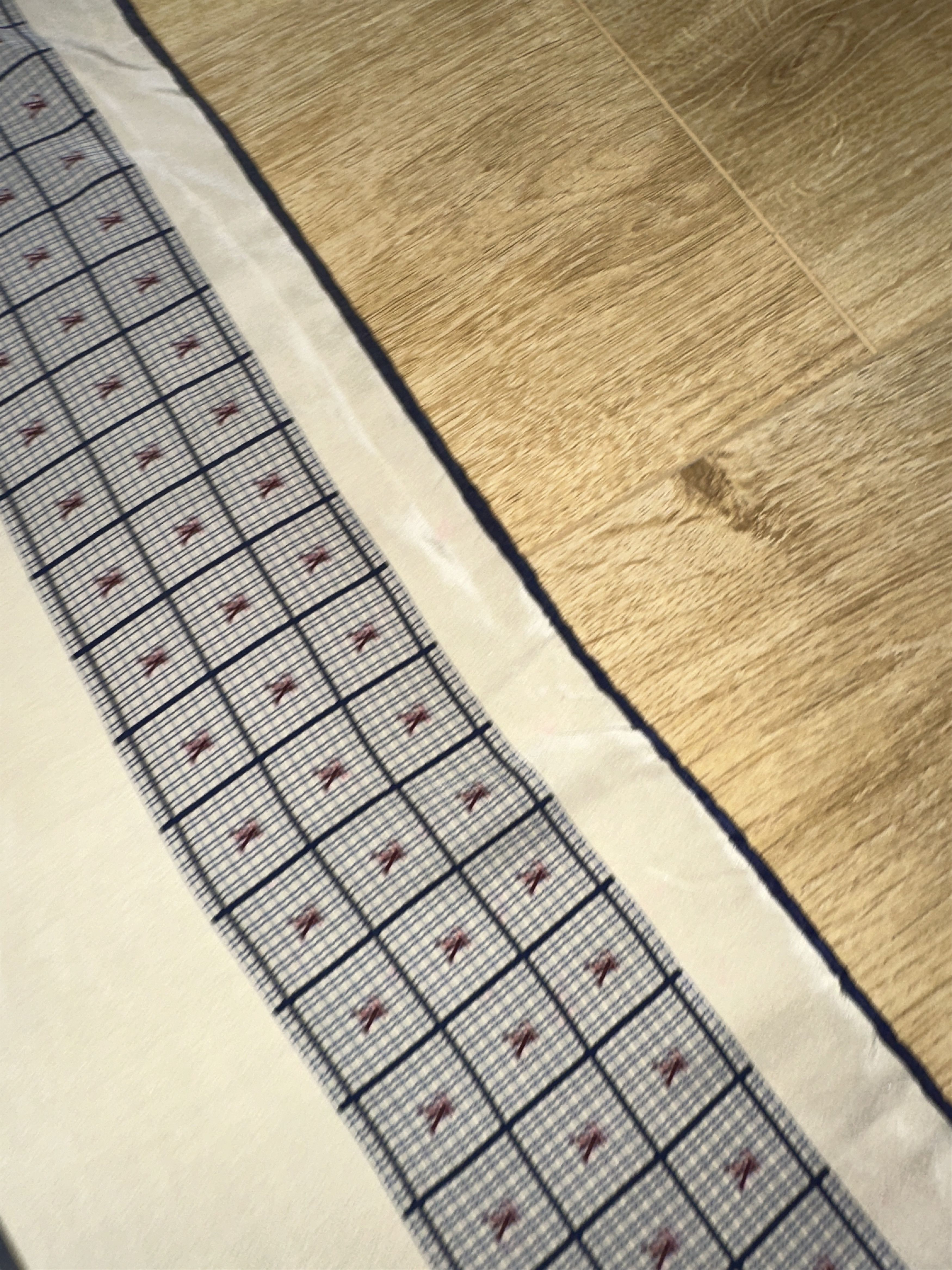 Louis Vuitton Louis Vuitton Silk Scarf Monogram Grid Square 81x83cm Size ONE SIZE - 7 Thumbnail