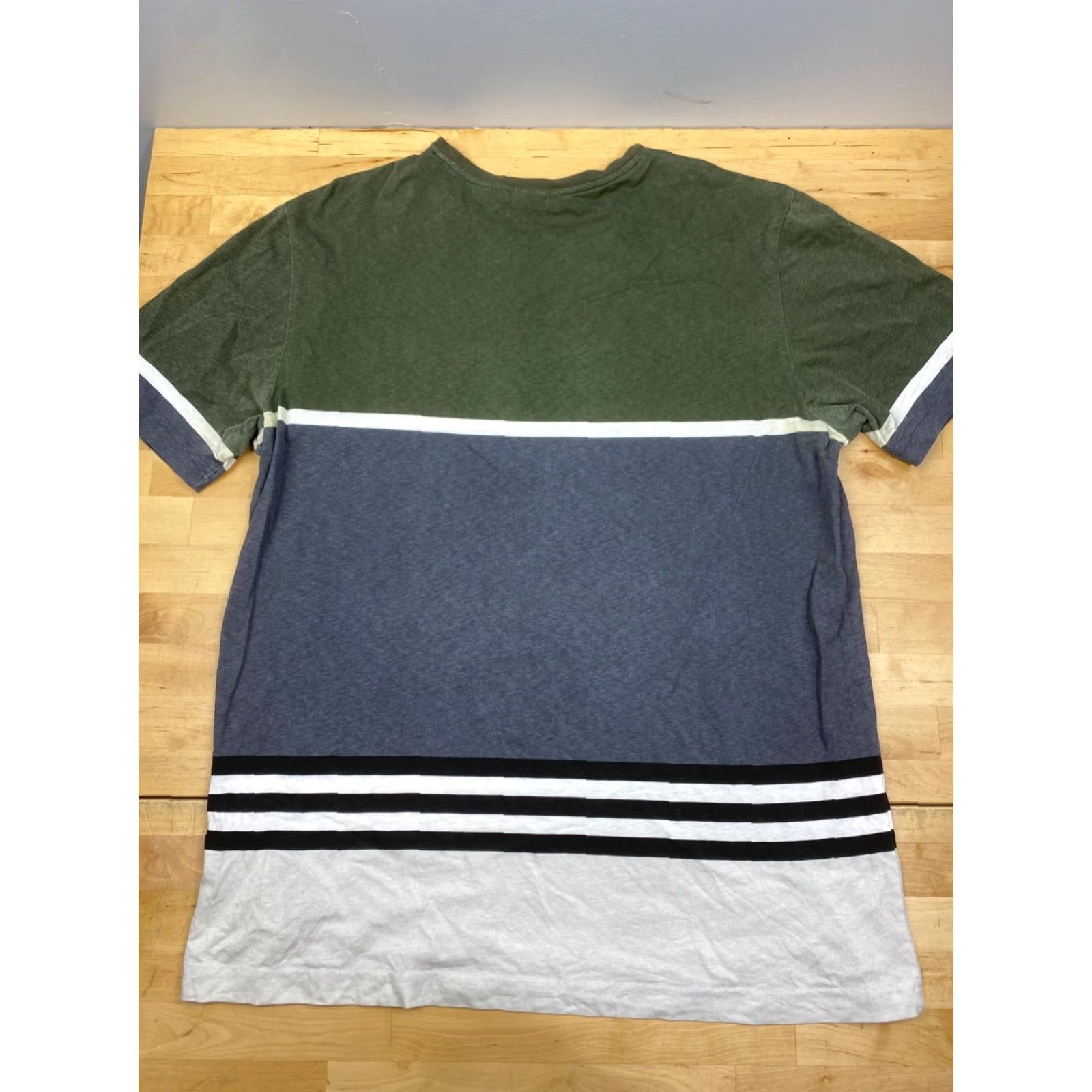 Oakley Oakley T Shirt Mens L Colorblock Beach Surf Short Sleeve Pattern Colorblock Multicolor Regular T-Shirt Mens L Beach Oakley Size US L / EU 52-54 / 3 - 7 Thumbnail