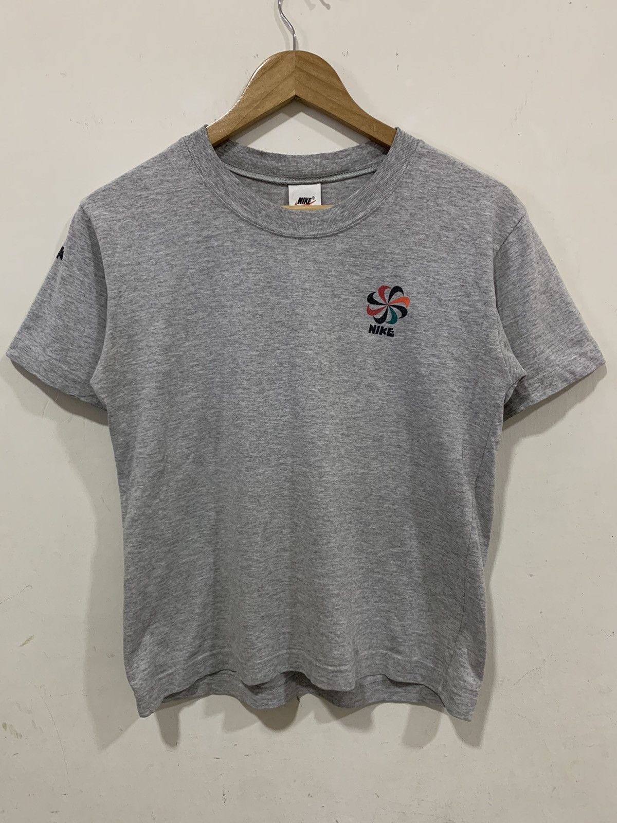 Nike Vintage Nike Pinwheel Small Tee Size US S / EU 44-46 / 1 - 1 Thumbnail