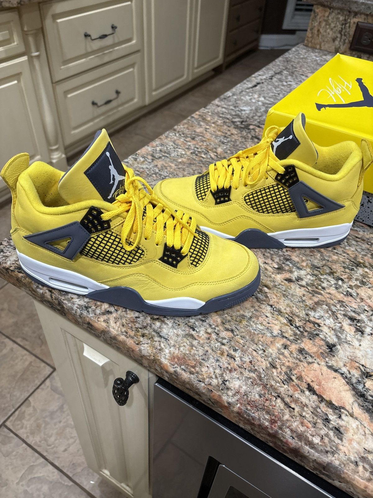 Jordan Brand Jordan 4 Retro Lightning Size US 10 / EU 43 - 2 Thumbnail