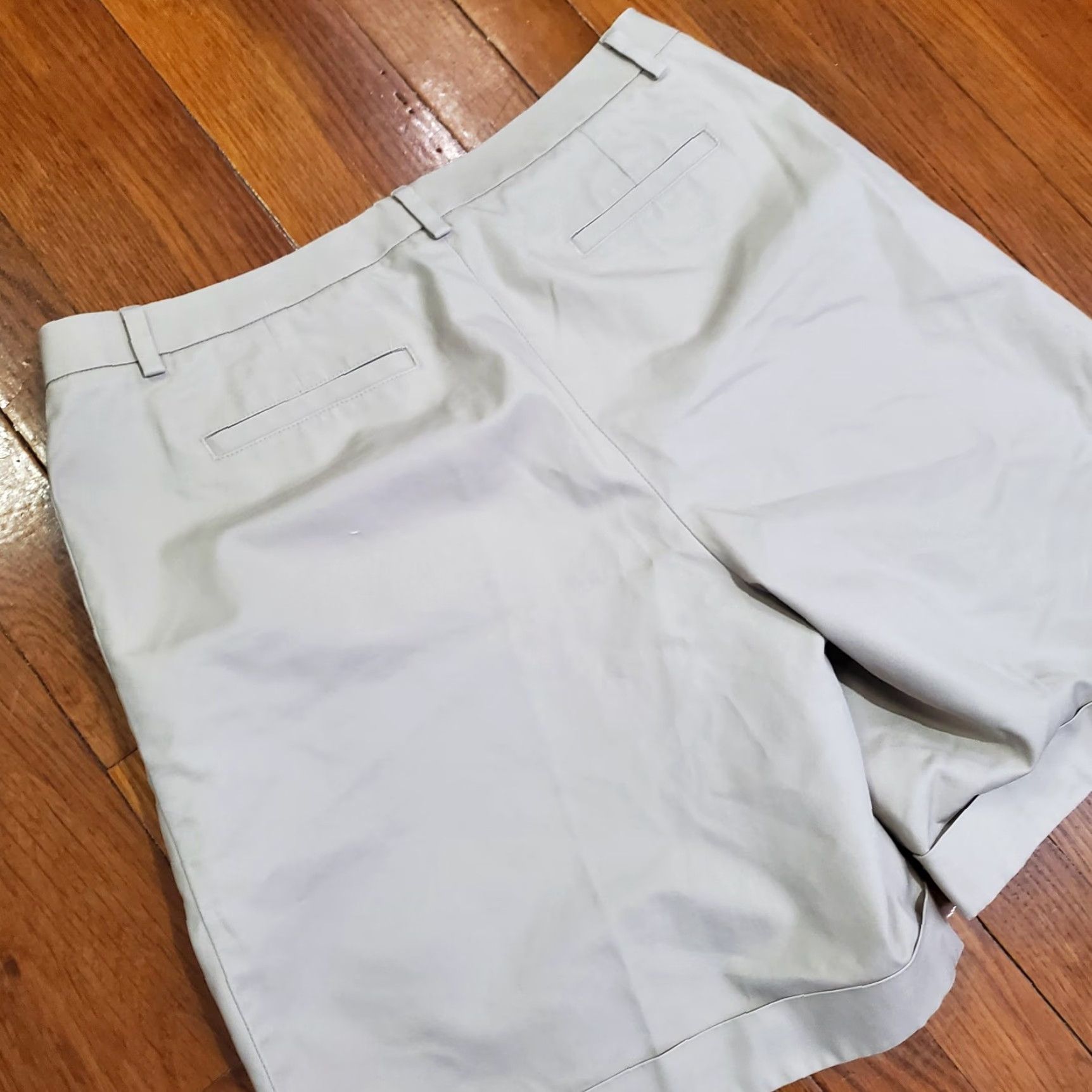 Brooks Brothers Brooks Brothers Bermuda Shorts Womens 12 Beige Twill Pleated Cuffed Casual Size 34" / US 12 / IT 48 - 2 Thumbnail