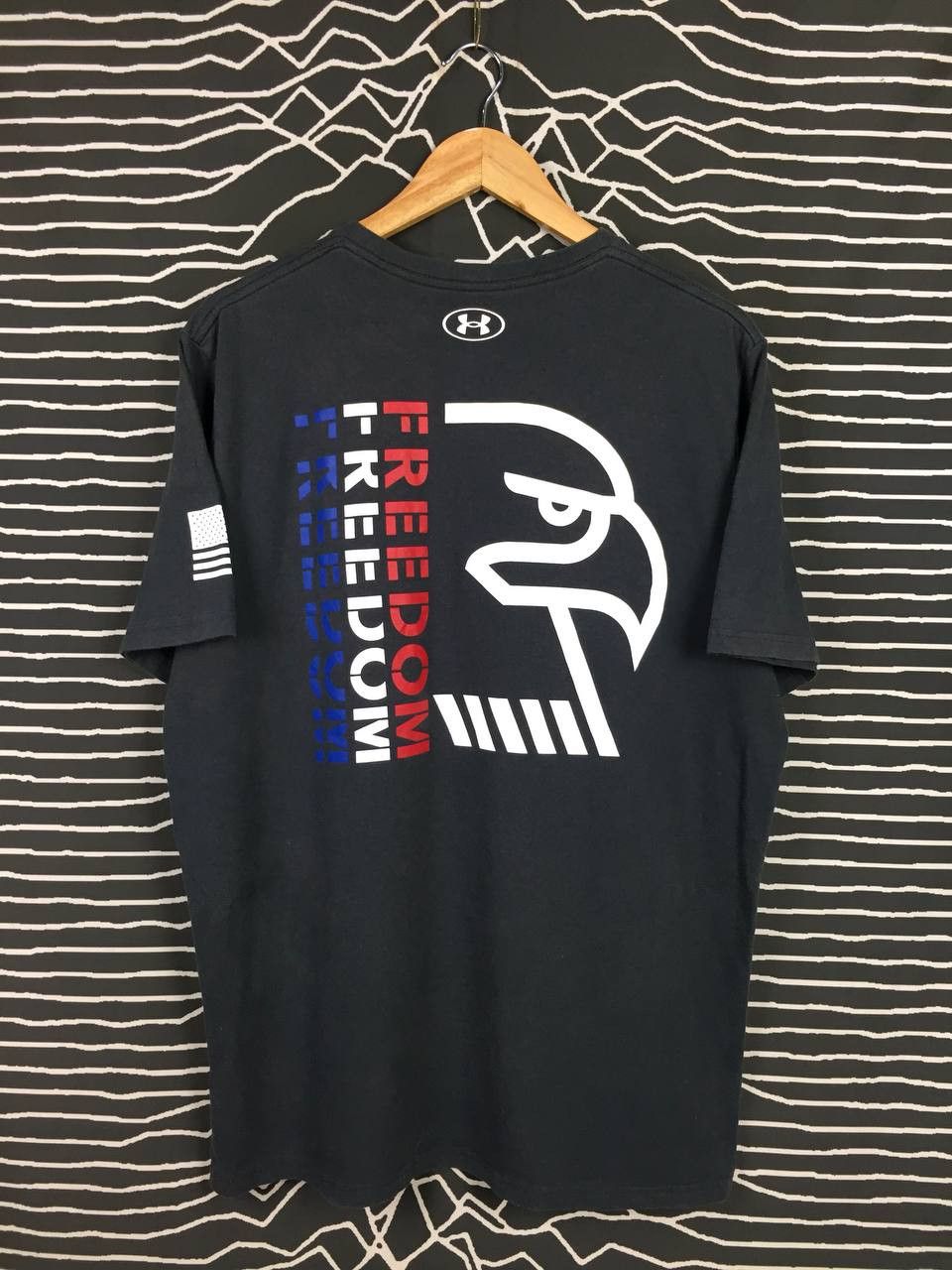 Under Armour × Vintage Under Armour Freedom Eagle American Flag Graphic Tee Size US XL / EU 56 / 4 - 2 Thumbnail