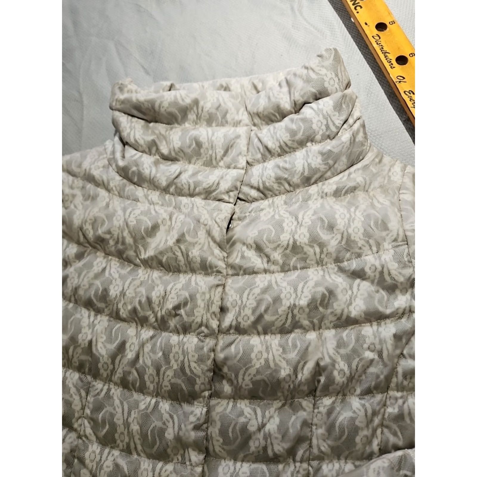 Eddie Bauer VINTAGE Eddie Bauer Womens Jacket Puffer Beige Floral Lace Goose Down Motif Snap Mid-Length Zip Full Zip Pockets Full Zip Size M / US 6-8 / IT 42-44 - 7 Thumbnail