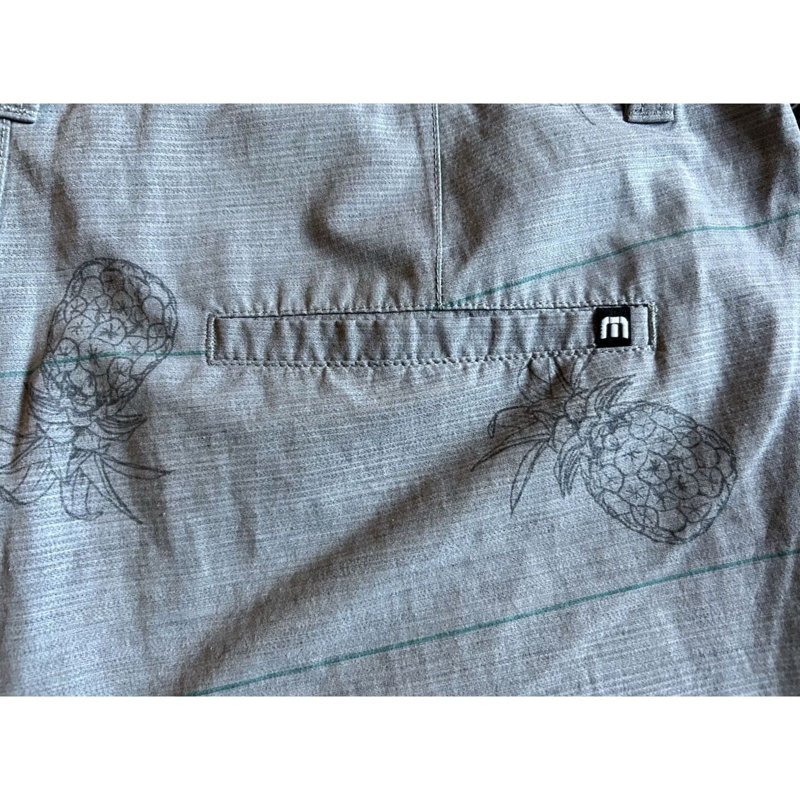TravisMathew Travis Mathew Golf Cohen Shorts Pineapple Print Gray 38 Mens Shirt? Size US 38 / EU 54 - 7 Thumbnail