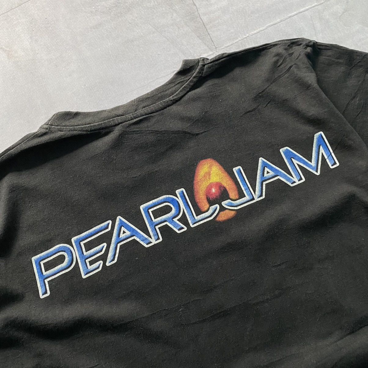 Band Tees Rare Pearl Jam Avocado Big Logo Faded Band Tee T-shirt Size US L / EU 52-54 / 3 - 5 Thumbnail