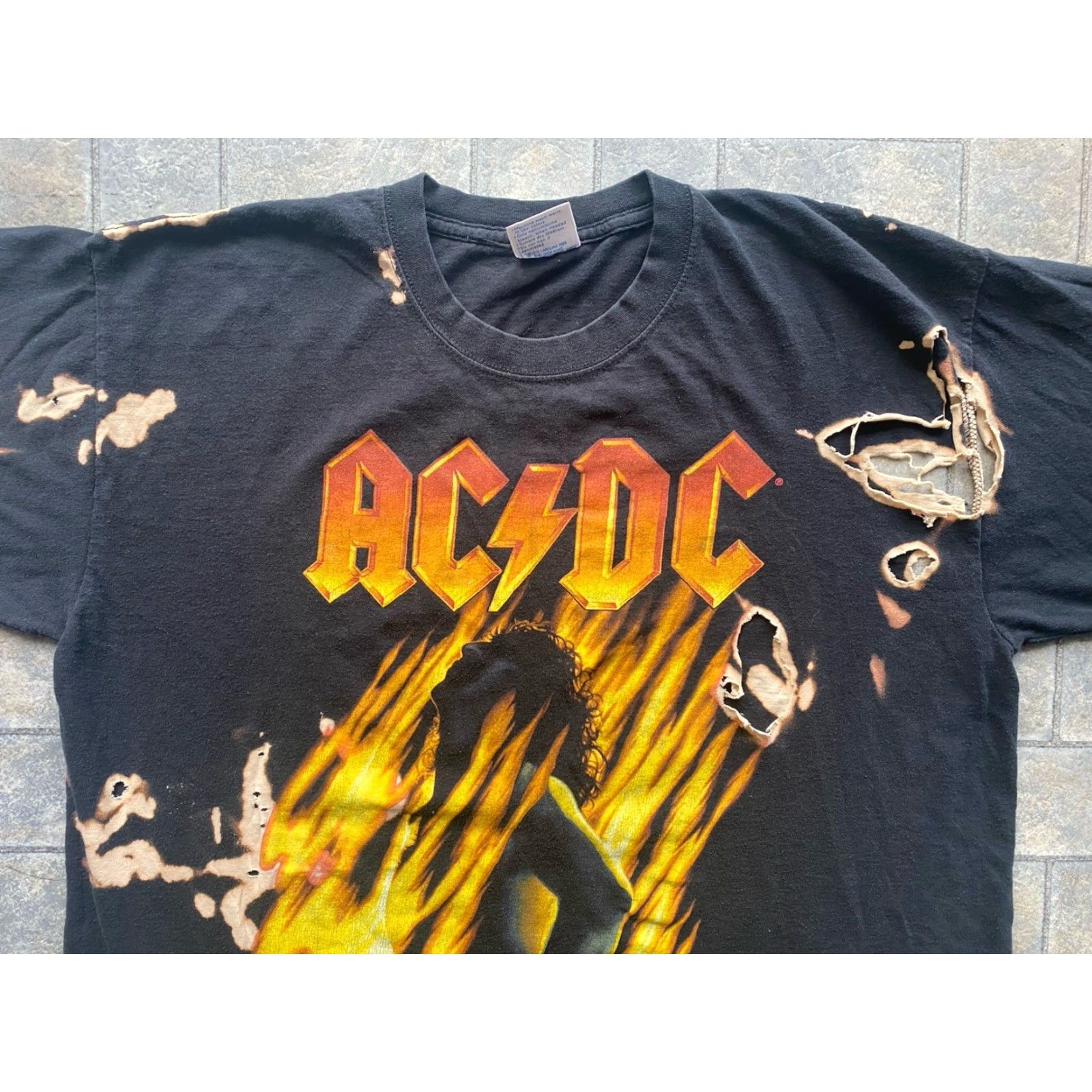 Vintage VINTAGE All Sport T-Shirt XL Men Black 90s Band AC/DC Bonfire 2000-2009 Flaws Single Stitch Short Sleeve 2001 Y2K Size US XL / EU 56 / 4 - 4 Thumbnail