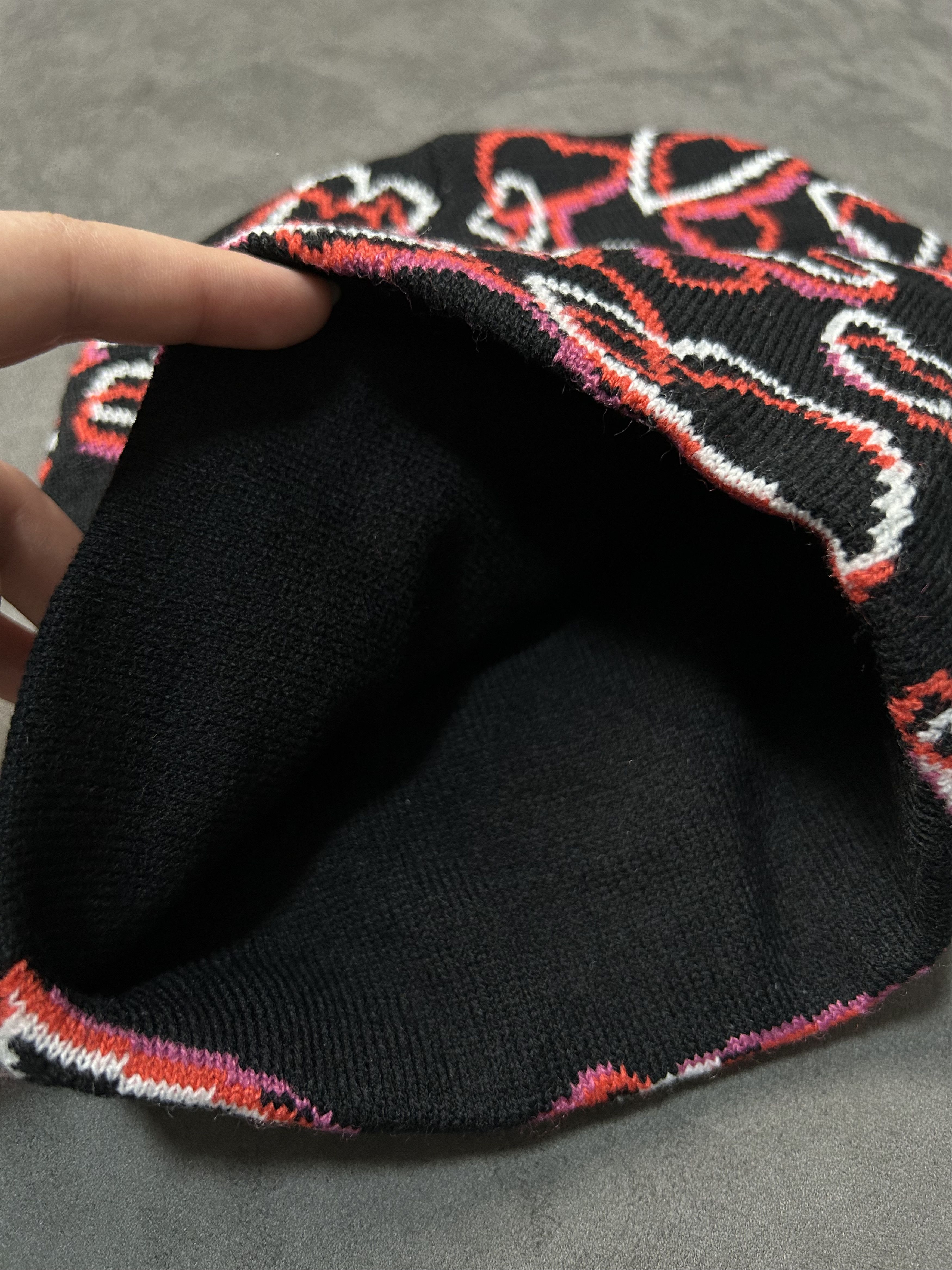 Japanese Brand Rare Heart Graphic No Cuff Knit Beanie Black Hat OS Size ONE SIZE - 2 Thumbnail