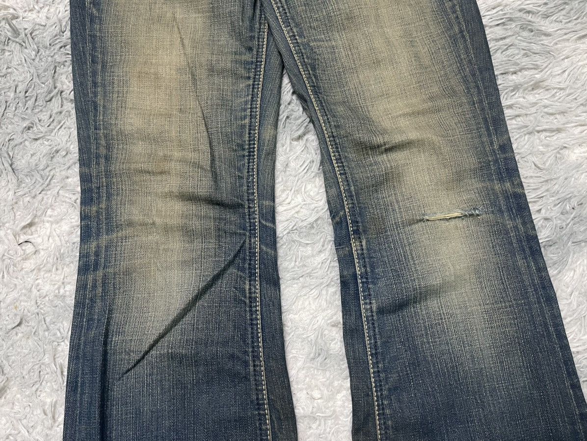 20471120 90s YANUK FLARE JEANS DISTRESSED DESIGN Size US 30 / EU 46 - 4 Thumbnail