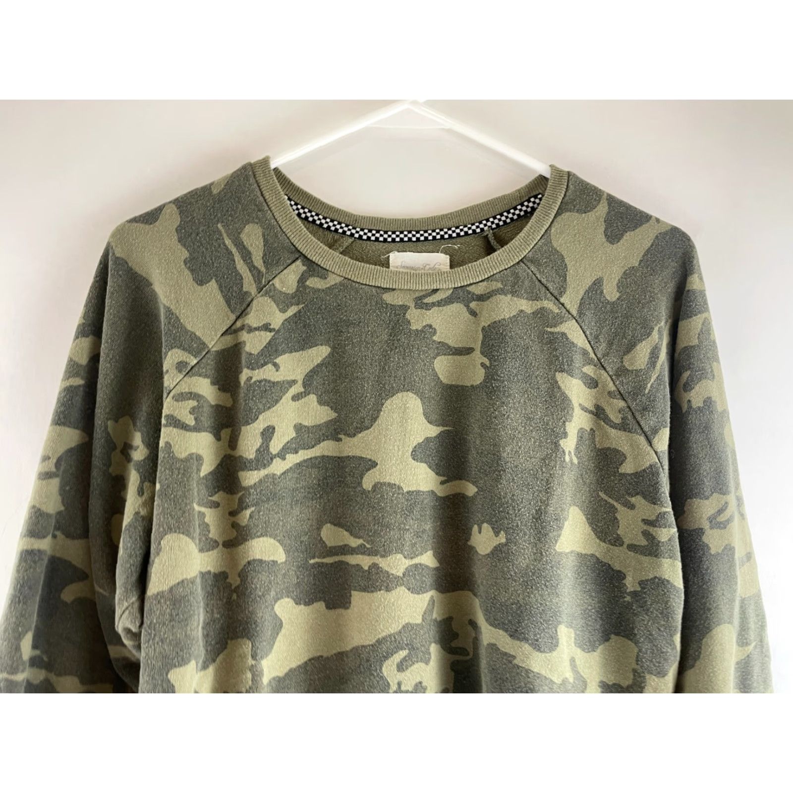 Sovereign Code Sovereign Code Sweater Women's Green Camouflage Pullover Round Neck Medium Size M Shirt Womens Modern Sale: Free Return Size M / US 6-8 / IT 42-44 - 3 Thumbnail