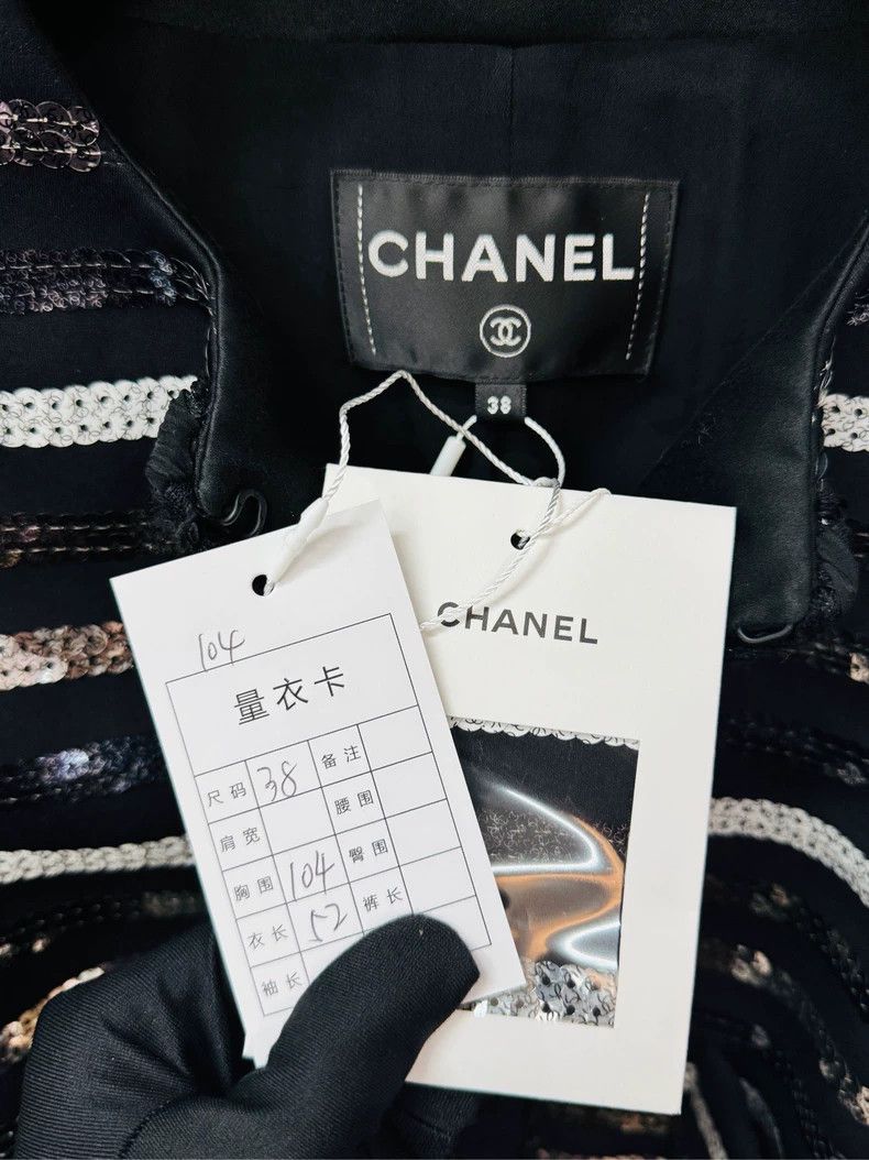 Chanel Chanel 22 Early Spring Round Neck Embroidered Sequin Pocket Size XS / US 0-2 / IT 36-38 - 2 Thumbnail