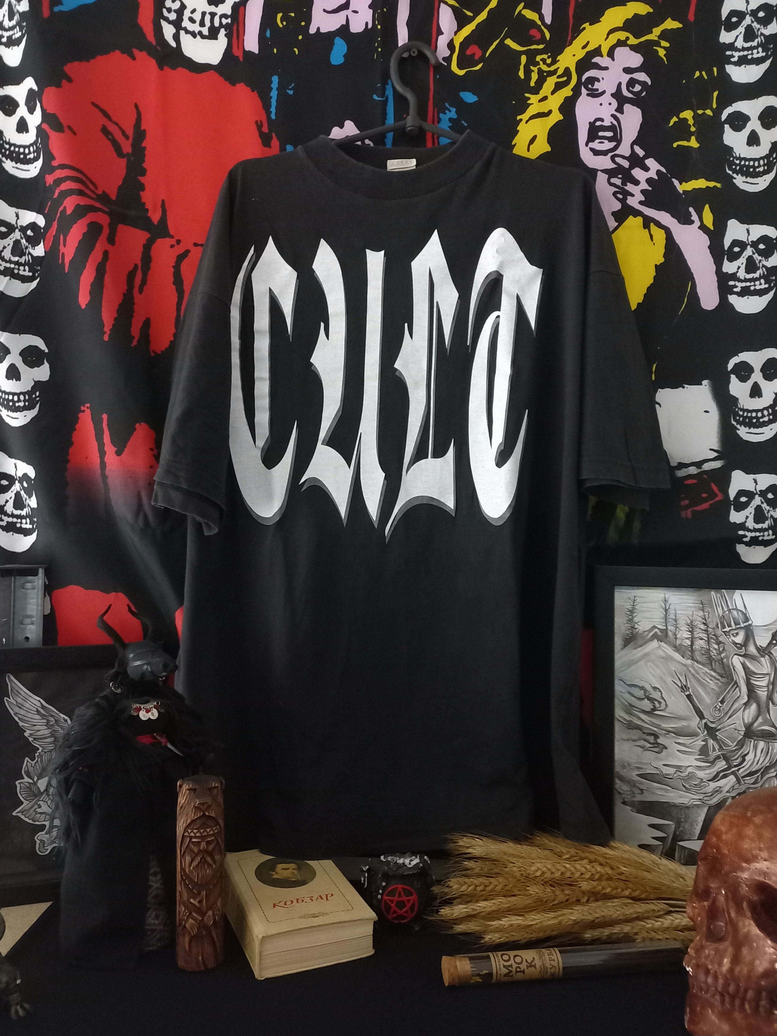 Band Tees Cult vintage t-shirt 90s Size US XL / EU 56 / 4 - 1 Thumbnail