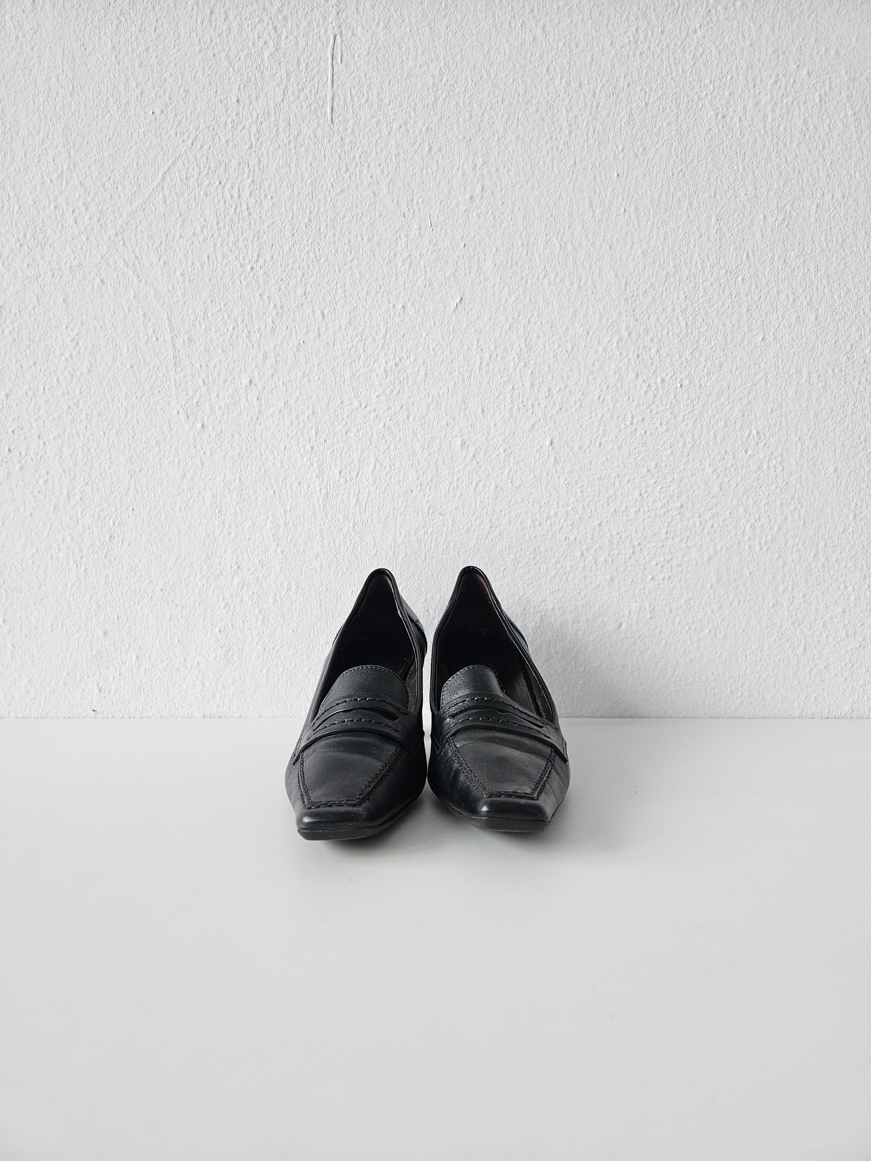 Vintage Vintage long toe leather heels Size US 9 / IT 39 - 3 Thumbnail