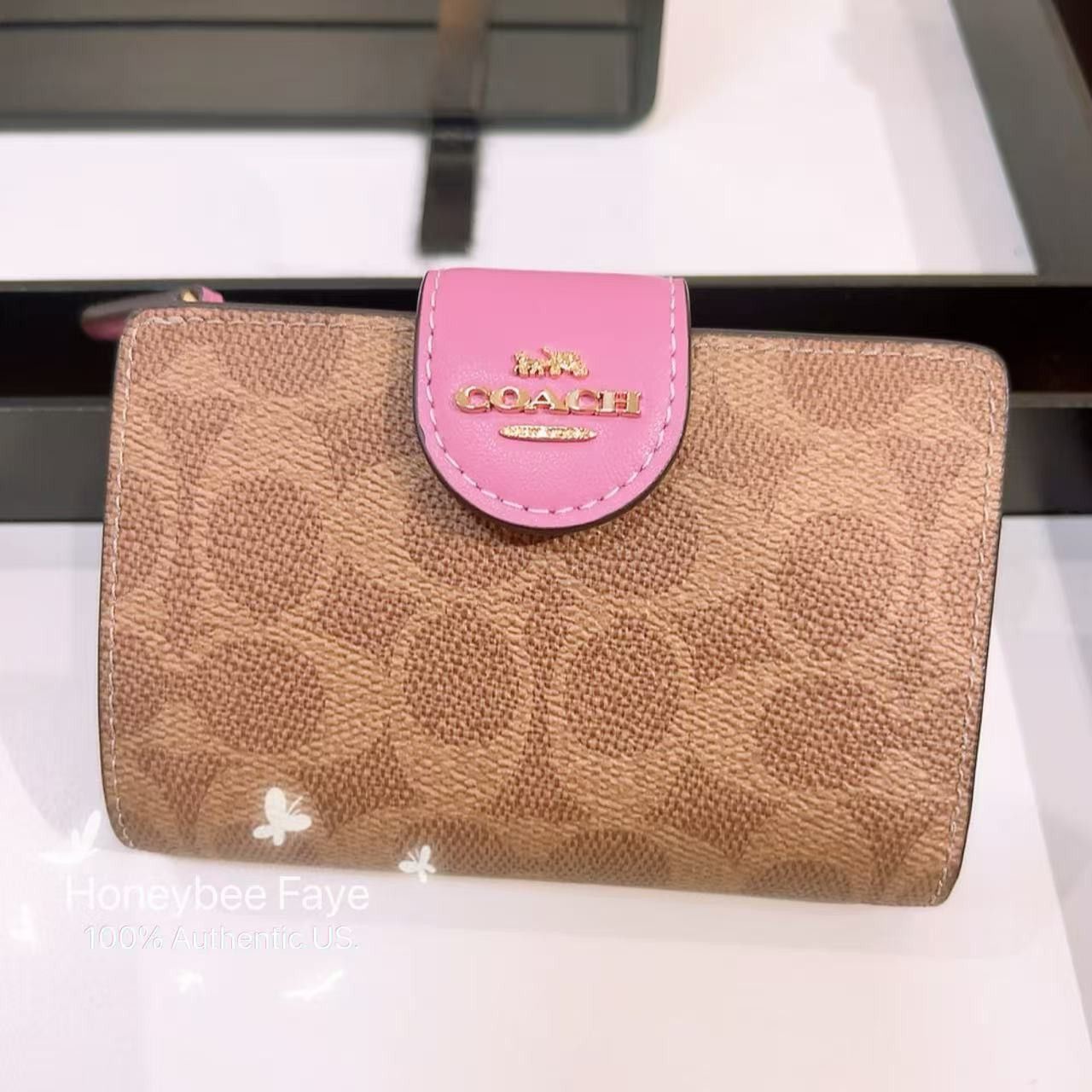 Coach Medium Corner Zip Wallet In Signature Canvas CW786 Size ONE SIZE - 1 Thumbnail