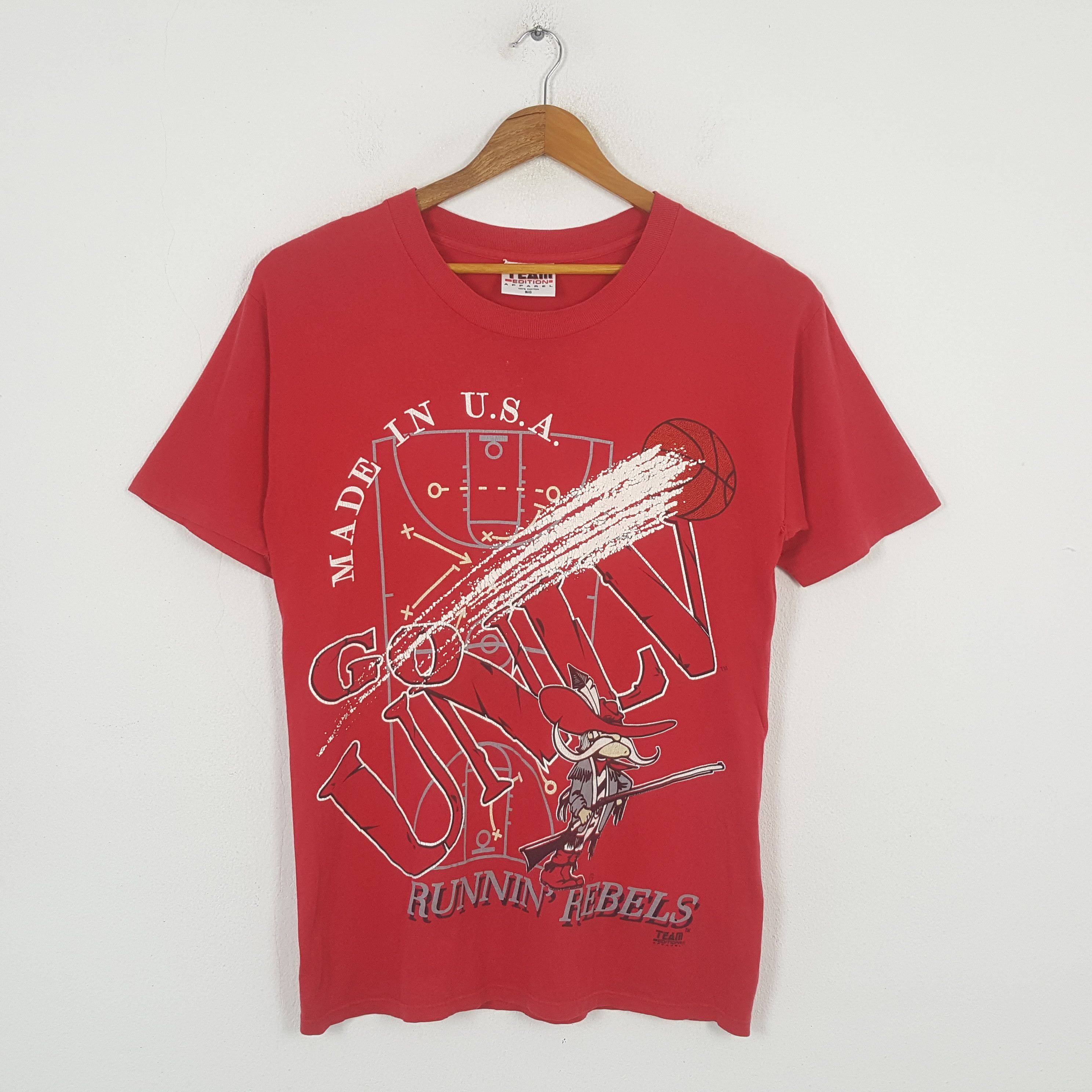 Vintage Vintage Runnin'Rebels Basketball Team T-Shirt C276N66 Size US L / EU 52-54 / 3 - 1 Thumbnail