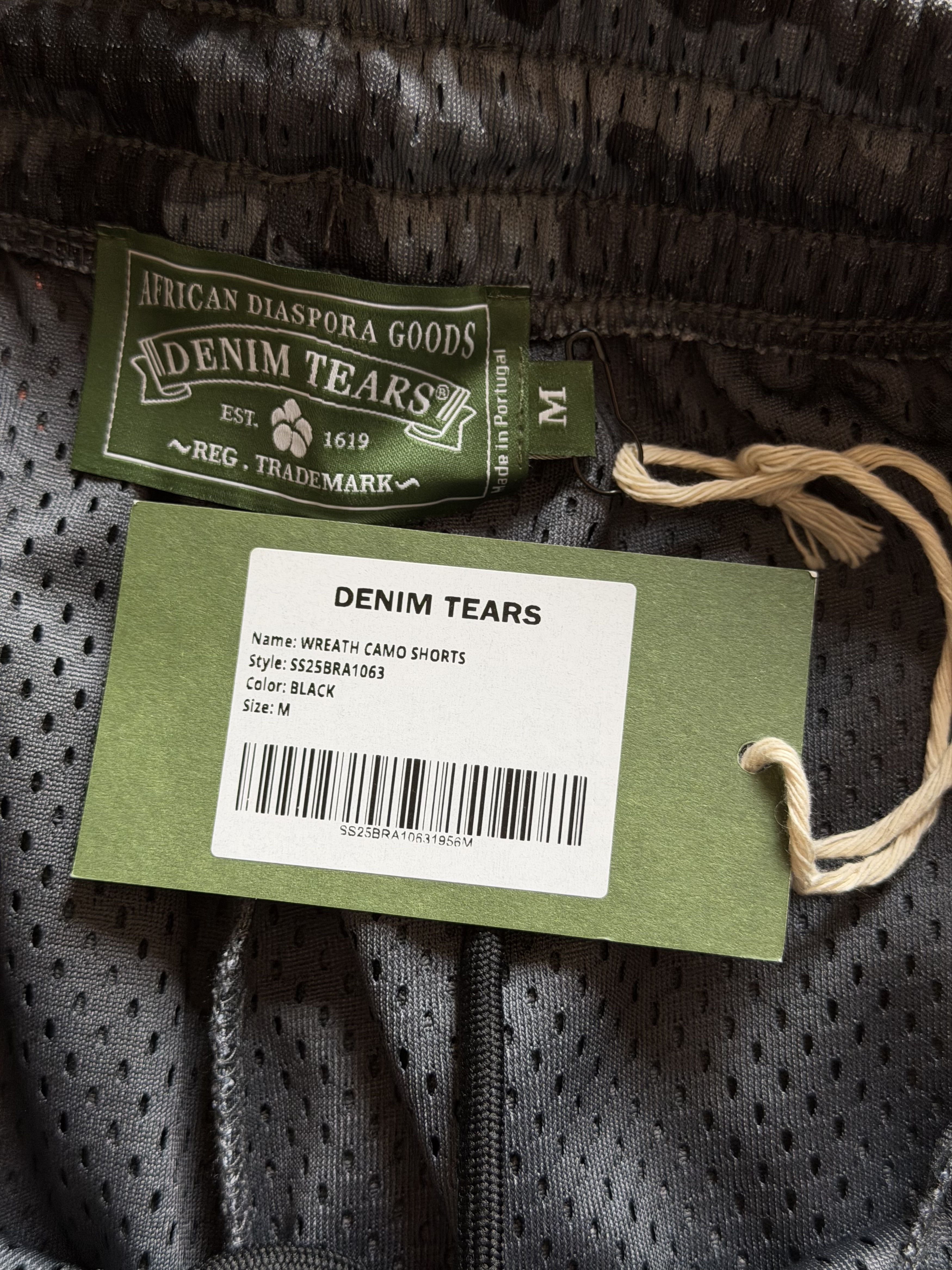 DENIM TEARS Denim Tears Cotton Wreath Camo Shorts in Black Size US 32 / EU 48 - 6 Thumbnail
