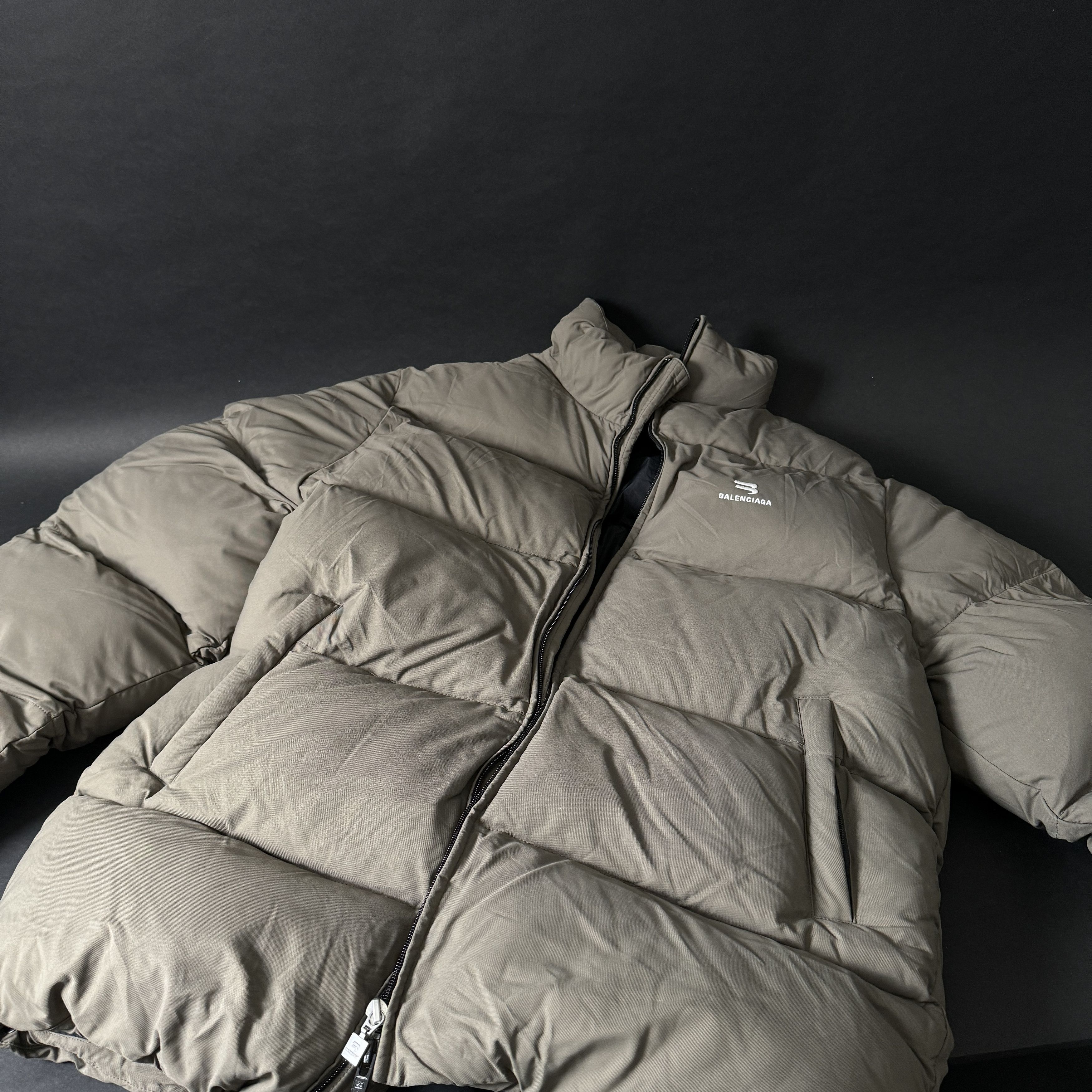 Balenciaga Balenciaga Sporty B Logo Puffer Jacket - XS Fits Medium Size US XS / EU 42 / 0 - 7 Thumbnail