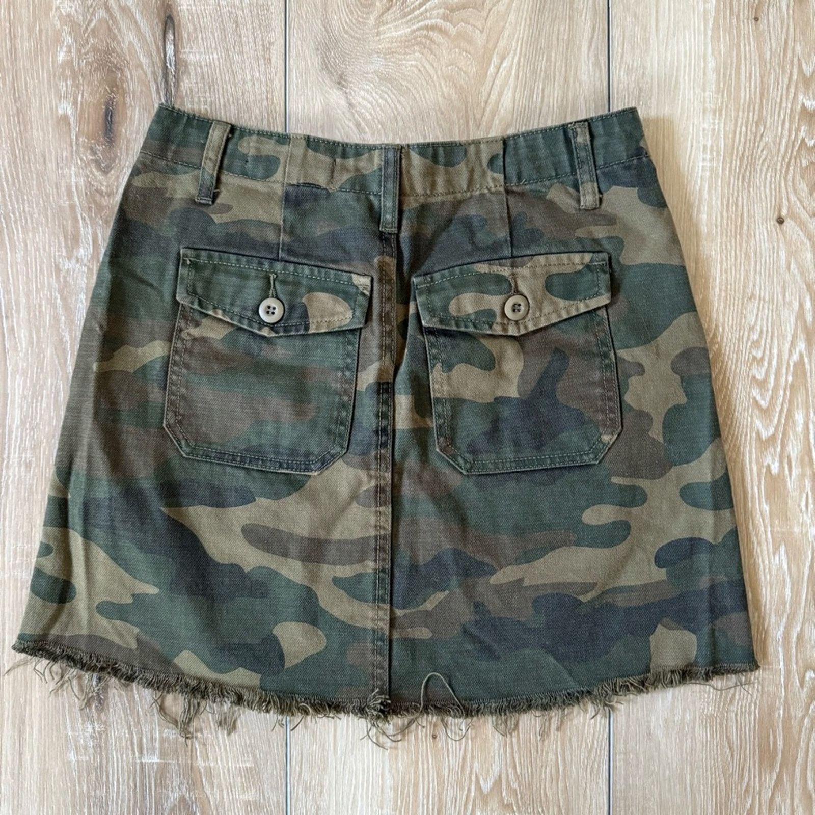 BLANKNYC Blank NYC Chain of Command Green Camo Print Denim Mini Skirt Size 26" / US 2 / IT 38 - 2 Thumbnail
