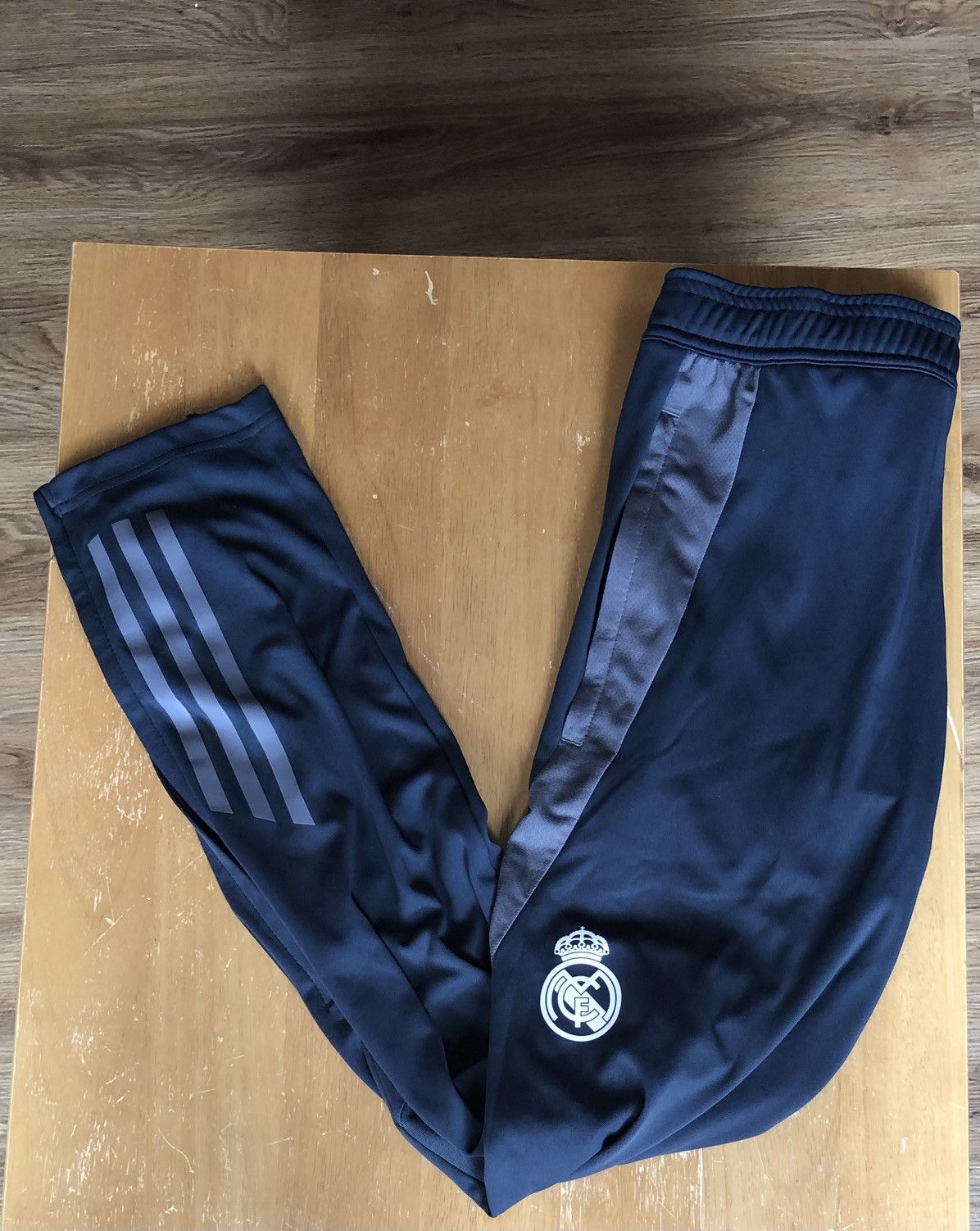 Adidas ADIDAS REAL MADRID Gray GREY FOOTBALL TRAINING PANTS 24/25 Size US 30 / EU 46 - 1 Thumbnail