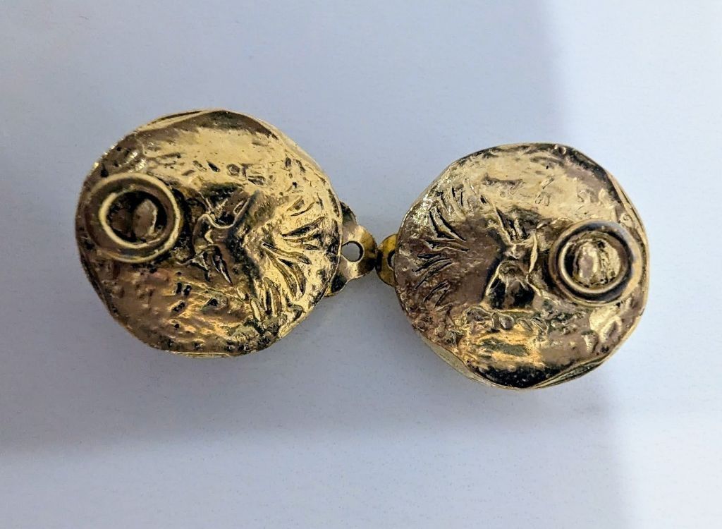 Chanel Chanel Vintage Door Knocker Clip-on Earrings Gold Size ONE SIZE - 1 Thumbnail