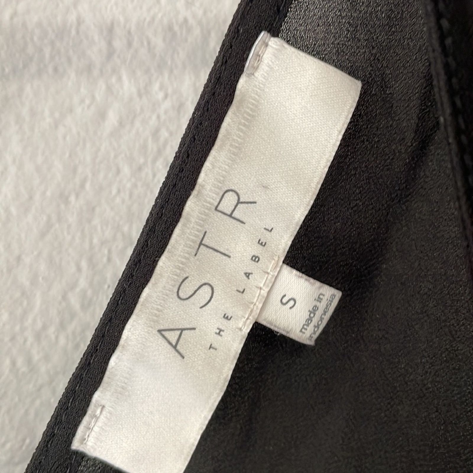 ASTR The Label ASTR Black Romper S Lined Sleeveless Ruffle Wide Leg Plunge Size 28" / US 6 / IT 42 - 5 Thumbnail