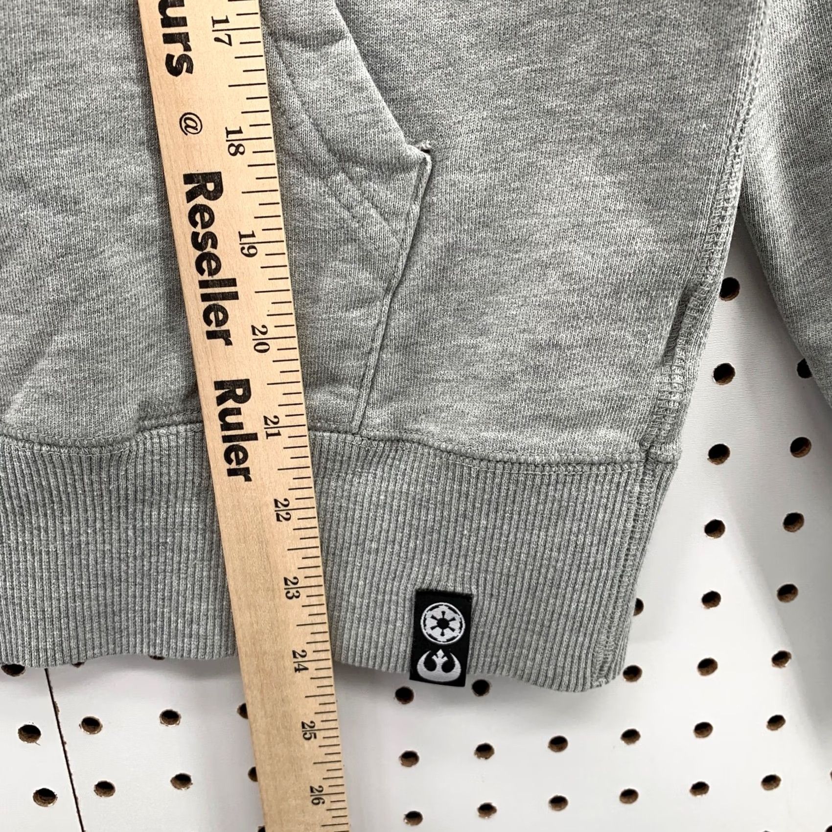 Uniqlo Uniqlo Star Wars Hoodie Mens XS Gray Darth Vader Pullover Hooded Pockets movie Size US XS / EU 42 / 0 - 7 Thumbnail
