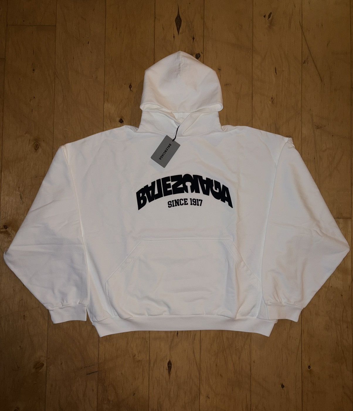 Balenciaga Balenciaga Back Flip Round Hoodie Size S / US 4 / IT 40 - 2 Thumbnail