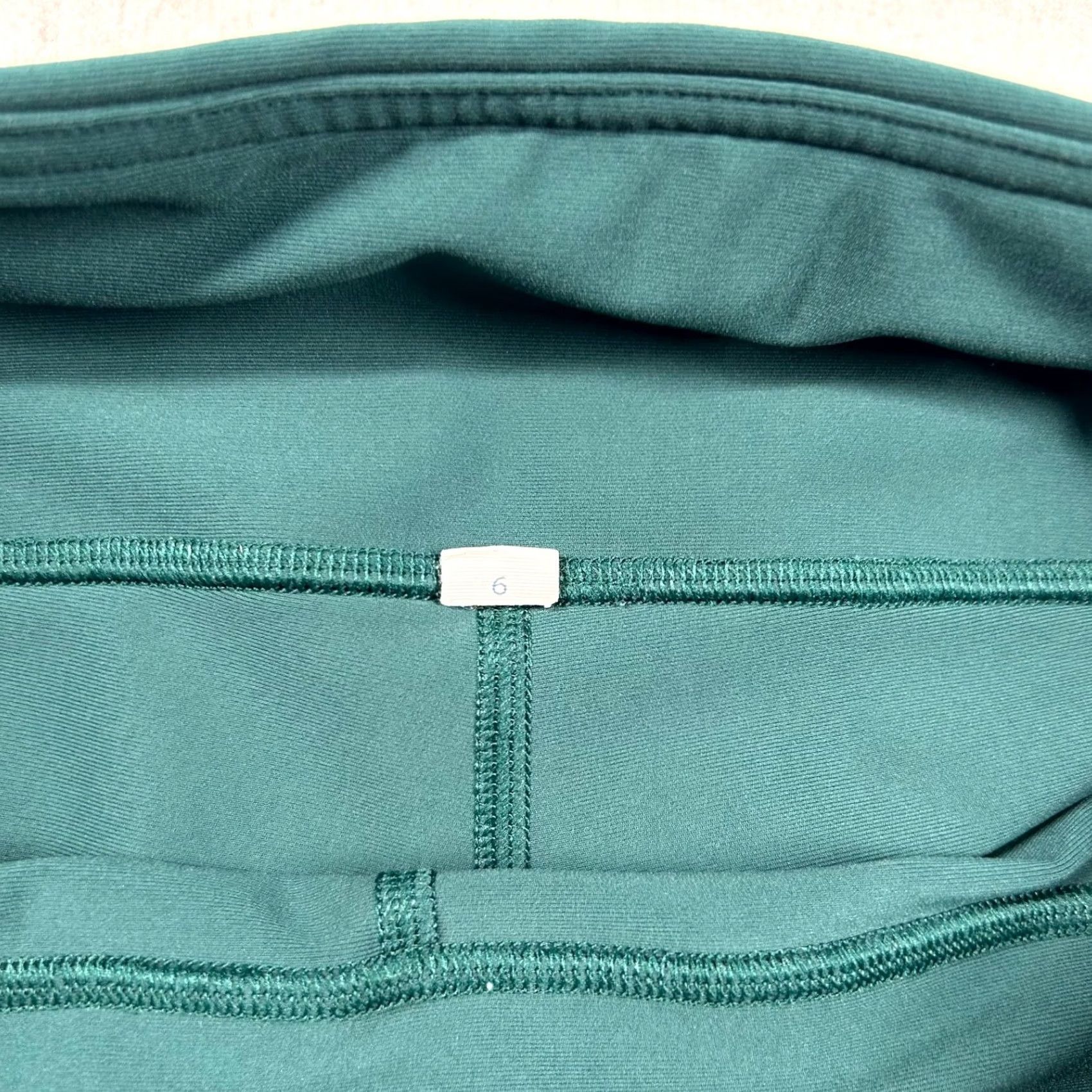 Lululemon Lululemon Leggings Womens 6 Tightest Reflect Low-Rise Capri Scalloped Green 24 in Inseam 25 in Tapered Size 6 Cotton/Poly? (Note: Re-check) Size 28" / US 6 / IT 42 - 3 Thumbnail