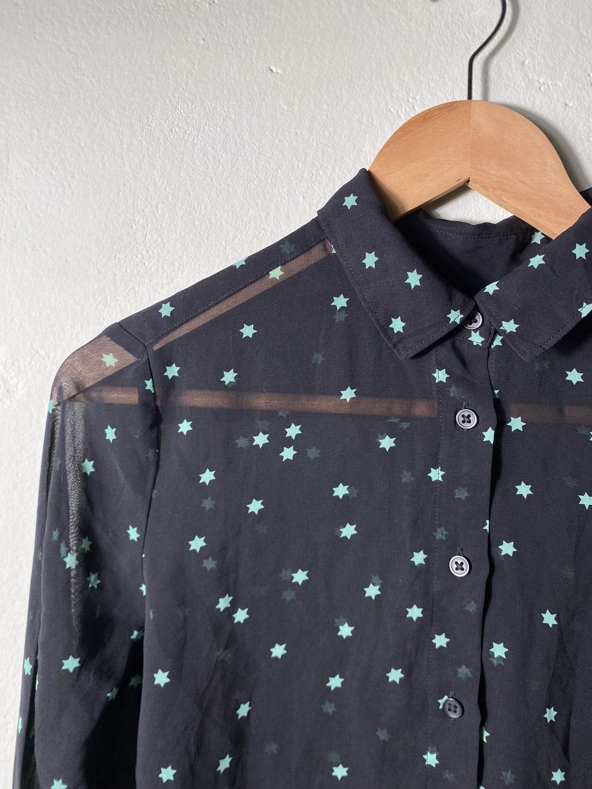 Uniqlo UNIQLO Button Ups A Sky Full Of Stars Size US S / EU 44-46 / 1 - 2 Thumbnail