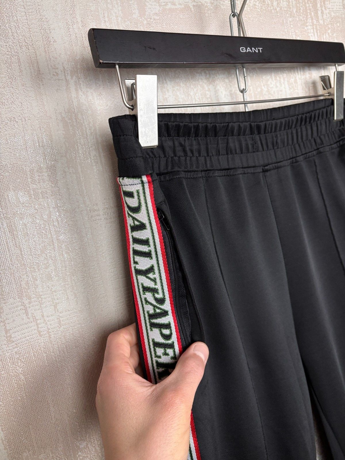 Daily Paper Daily Paper Tape Logo Sweatpants Track Pants Size US 28 / EU 44 - 12 Thumbnail