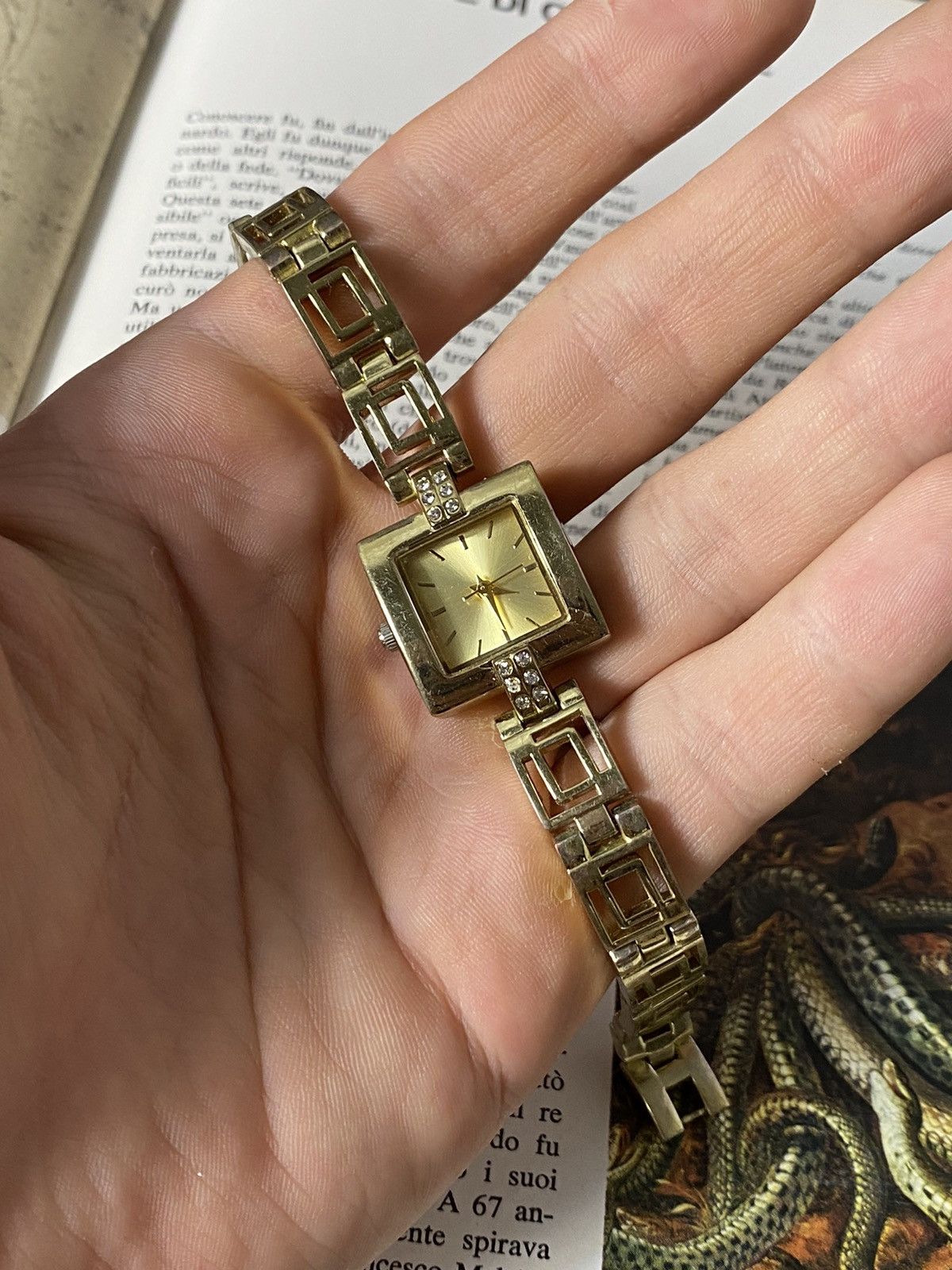 Japanese Brand Elegant Avon Quartz Watch - Gold Tone, Tested Working Size ONE SIZE - 6 Thumbnail