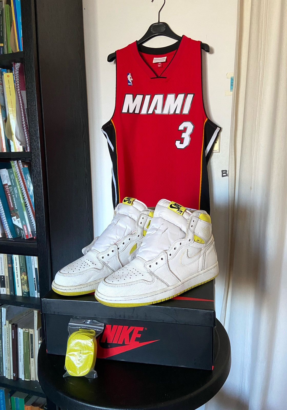 Jordan Brand Jordan 1 High First Class Flight Size US 8.5 / EU 41-42 - 1 Thumbnail